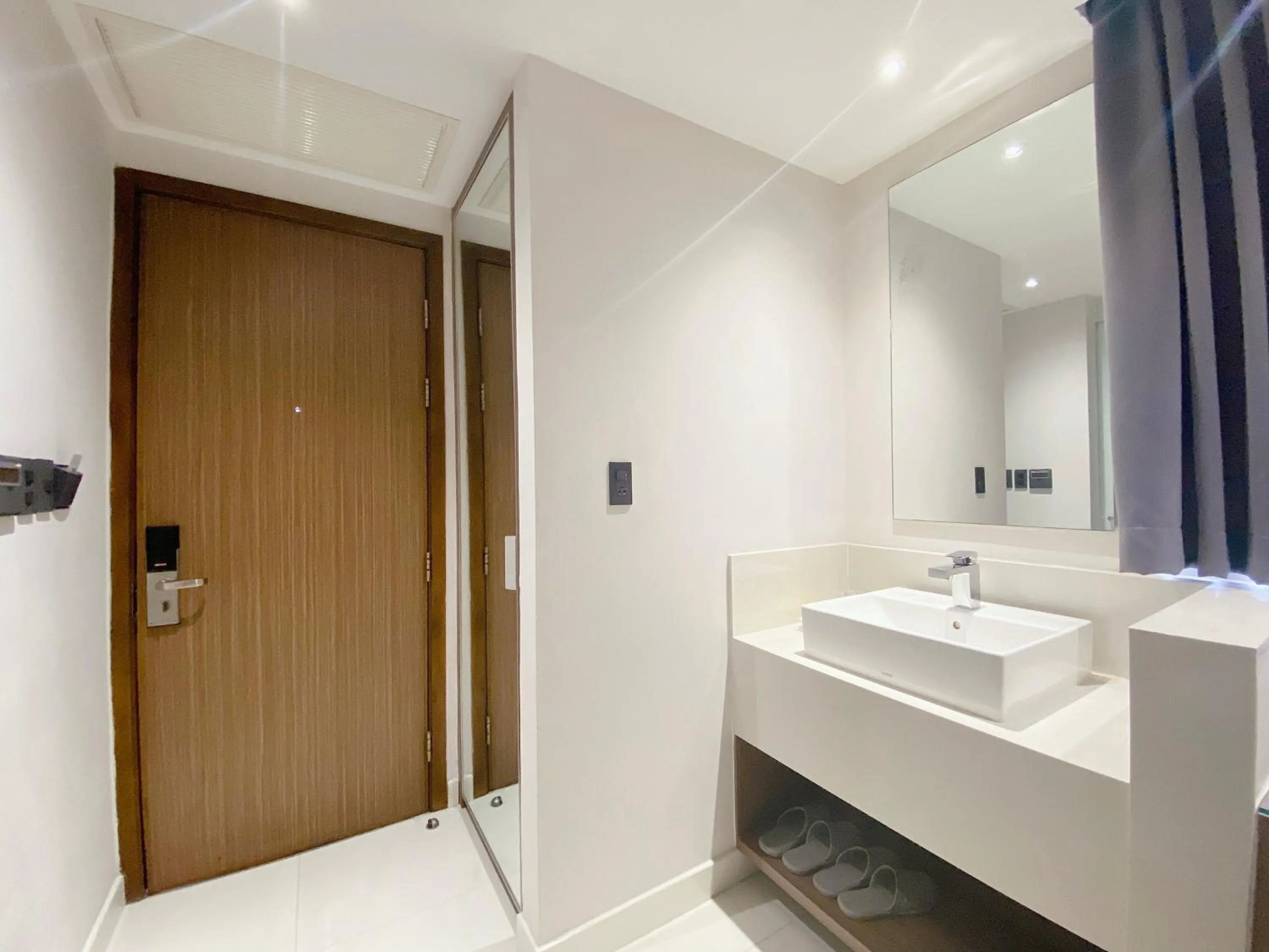 Bedroom in The Luxe Hotel