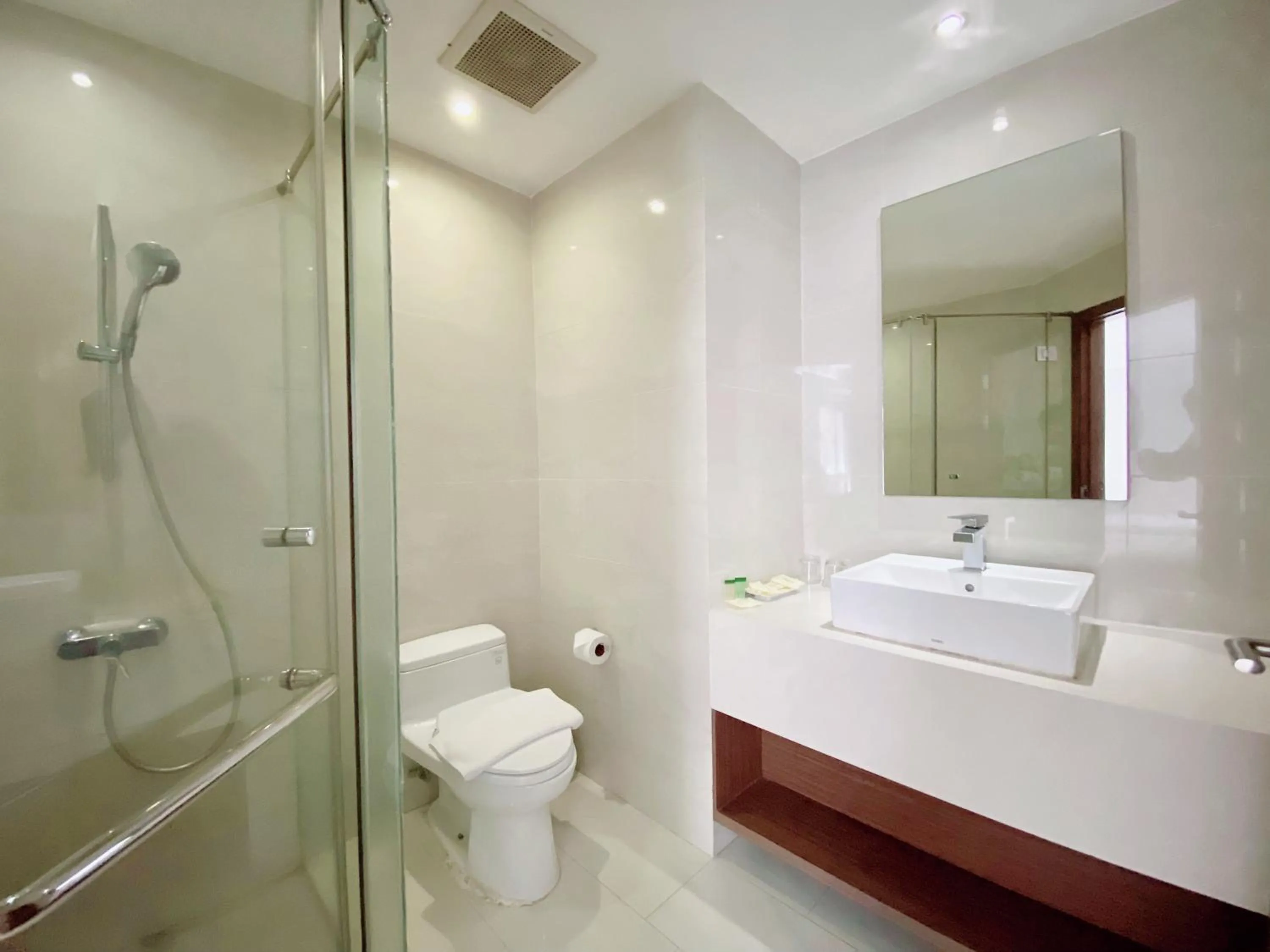 Bathroom in The Luxe Hotel