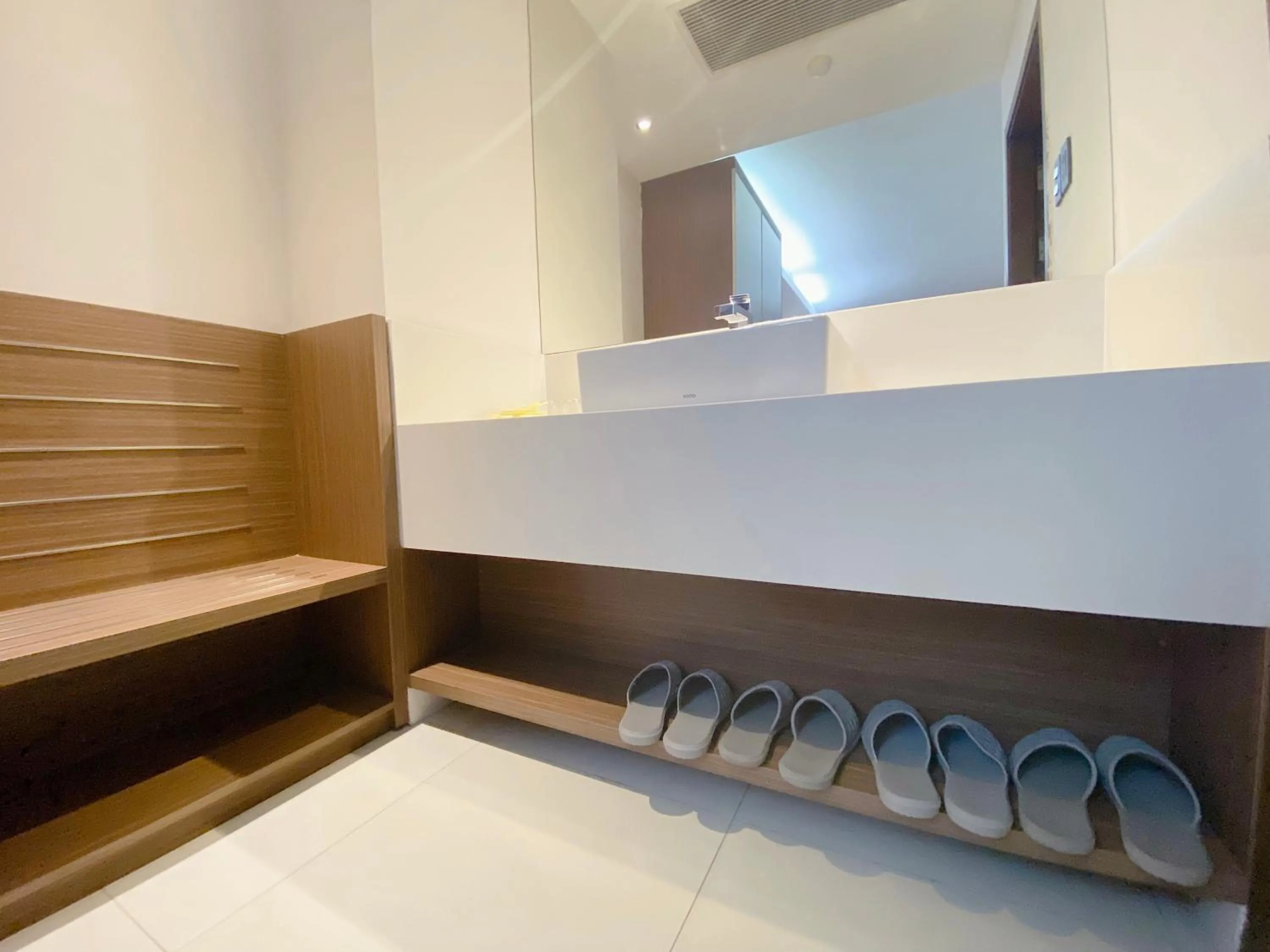 Bedroom, Bed in The Luxe Hotel