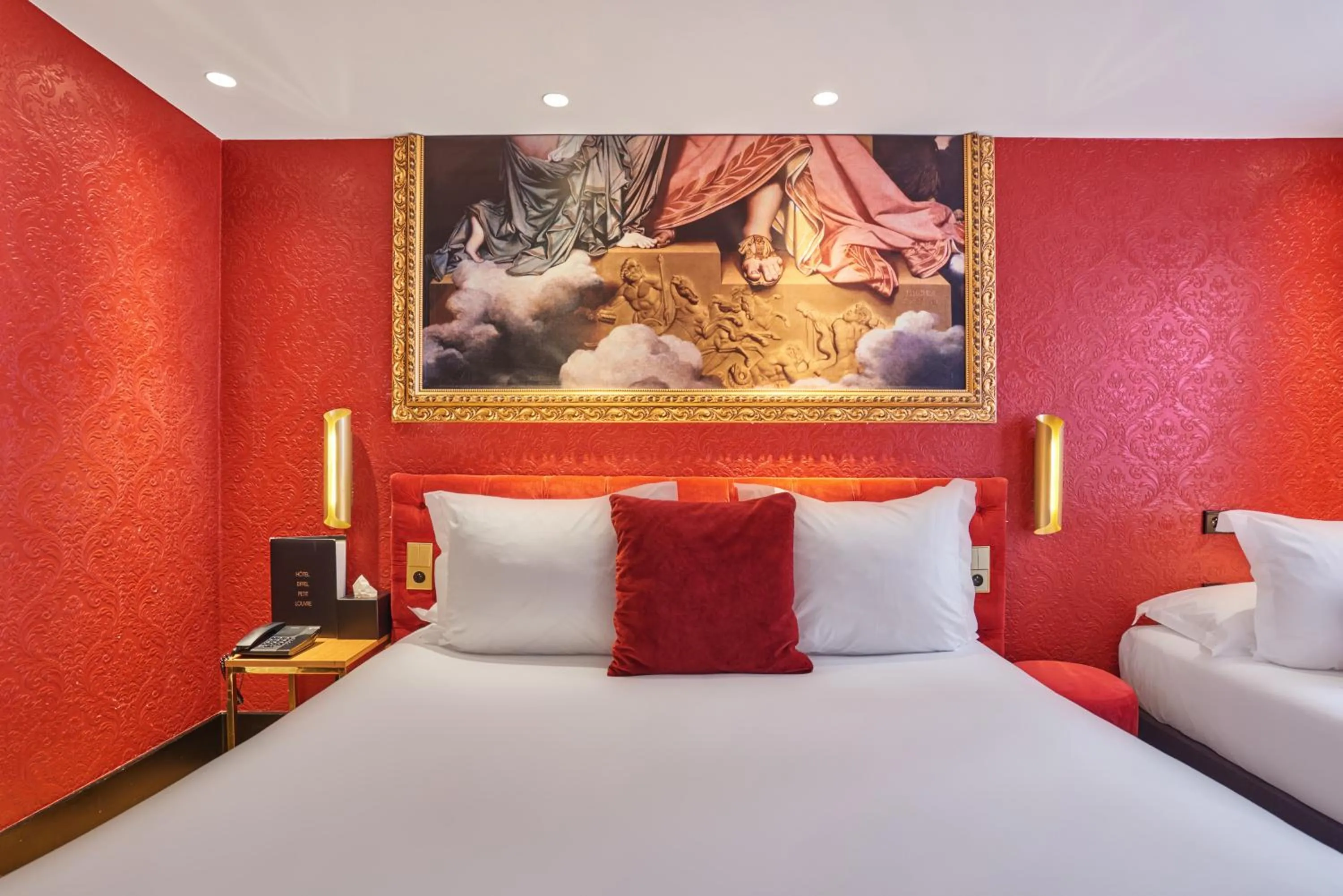 Bed in Hotel Eiffel Petit Louvre