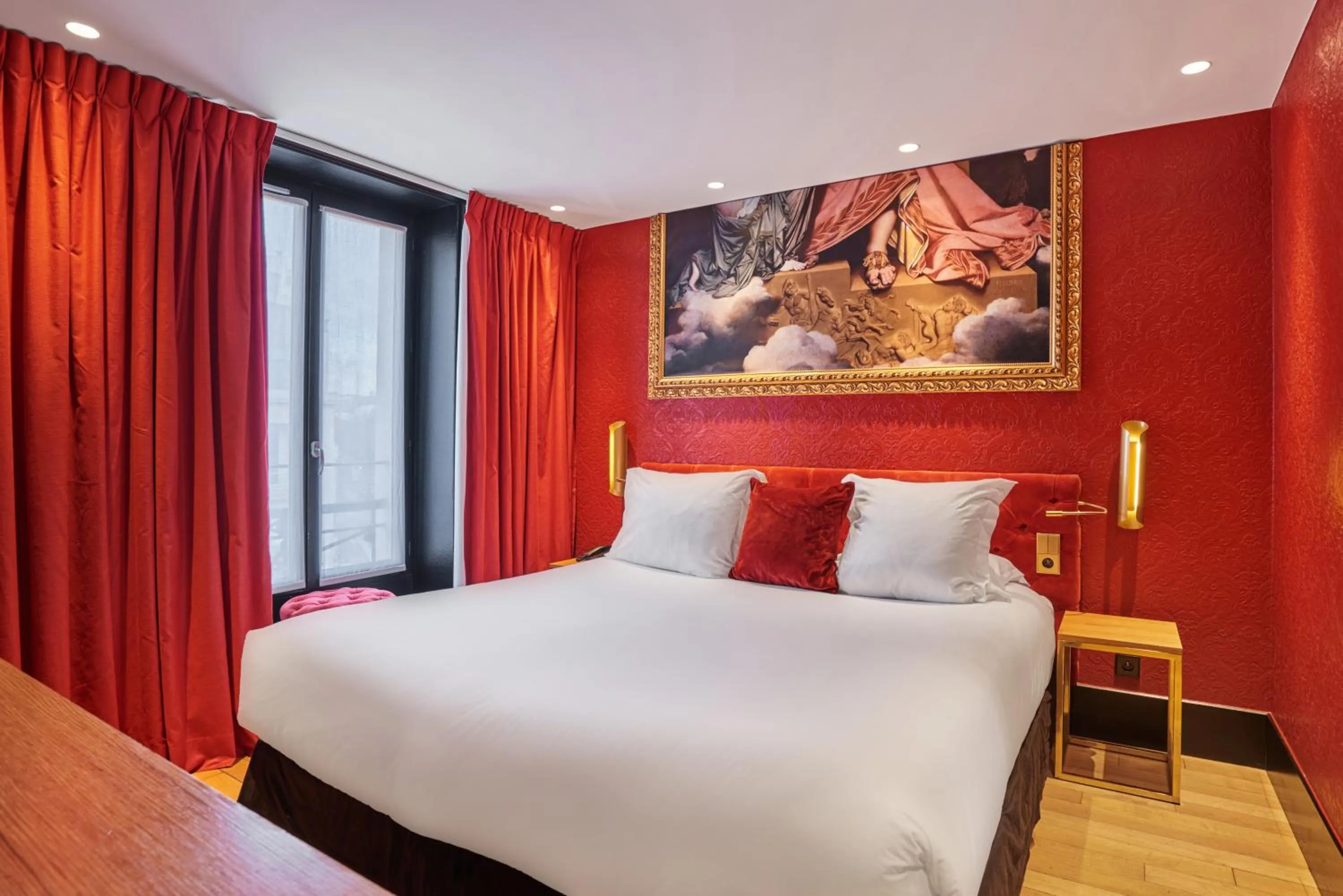 Bed in Hotel Eiffel Petit Louvre