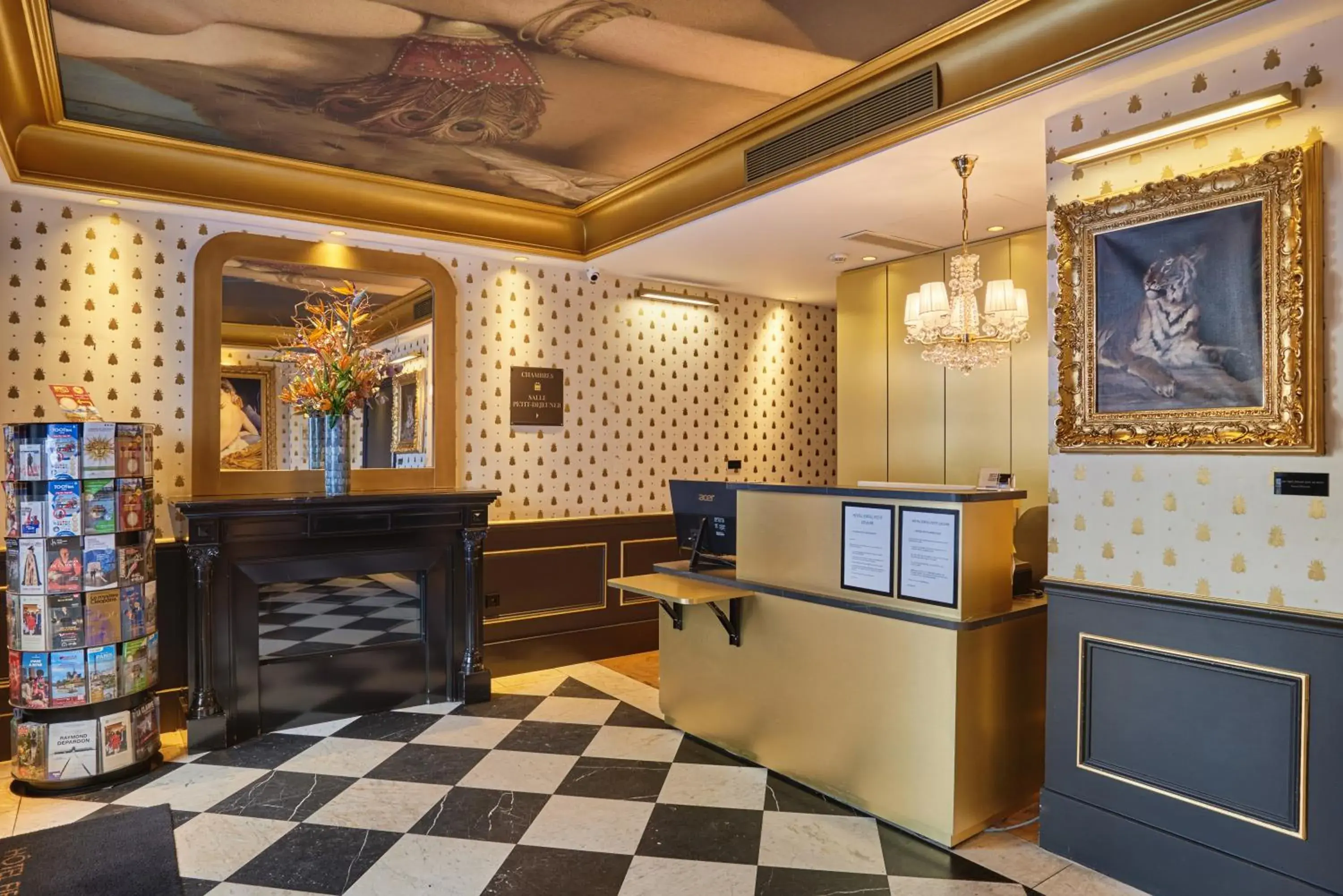 Lobby or reception in Hotel Eiffel Petit Louvre Lobby or reception in Hotel Eiffel Petit Louvre