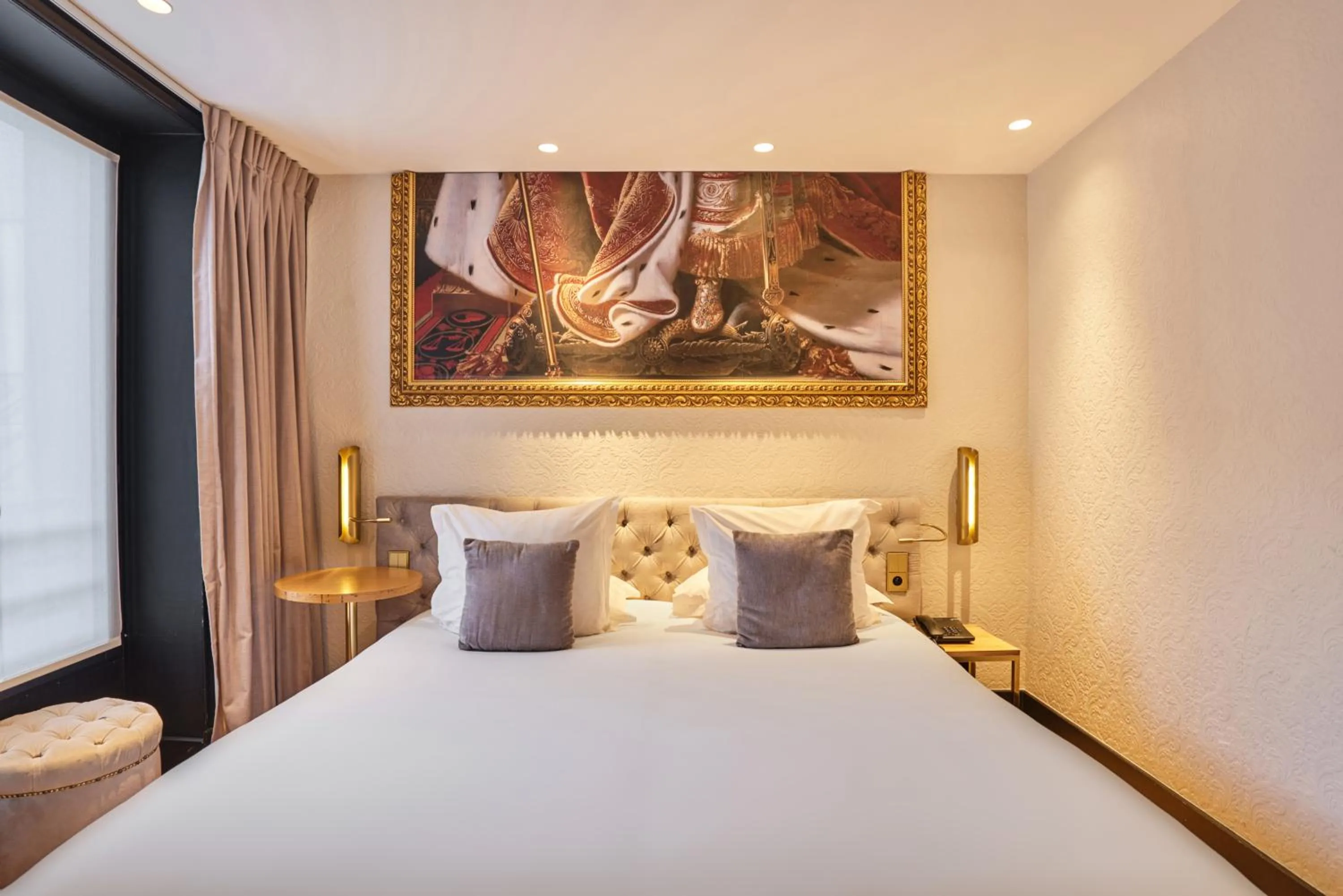 Bed in Hotel Eiffel Petit Louvre