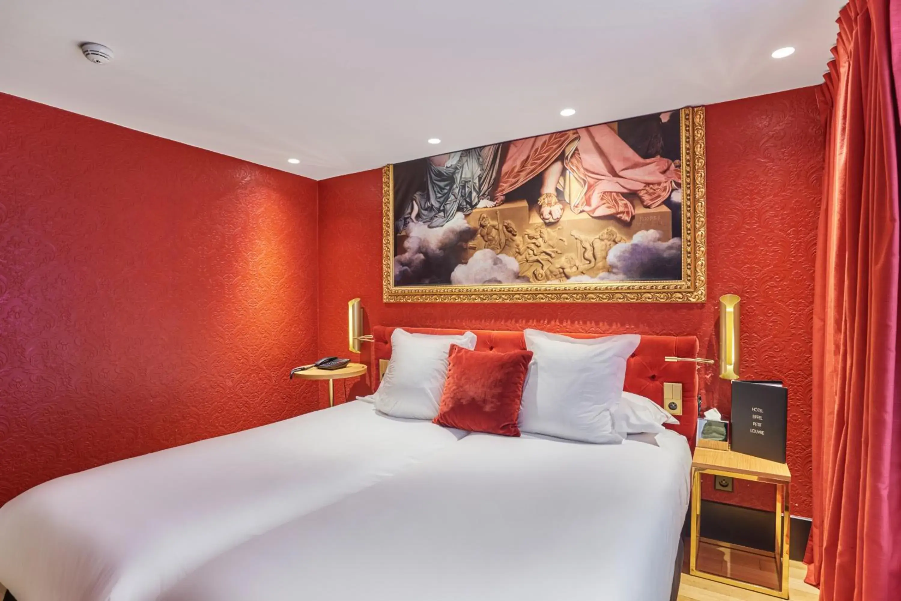 Bed in Hotel Eiffel Petit Louvre Bed in Hotel Eiffel Petit Louvre