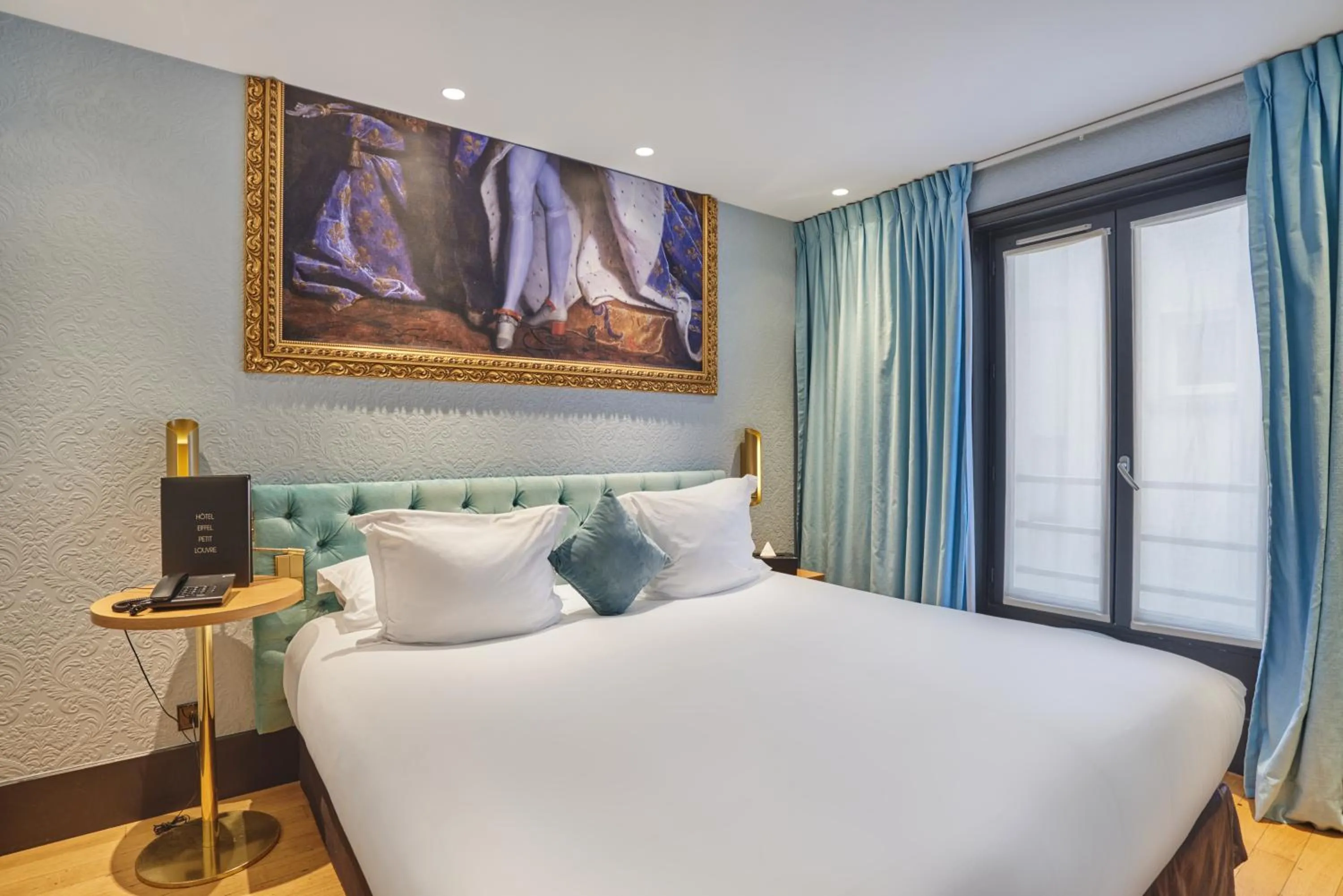 Bed in Hotel Eiffel Petit Louvre