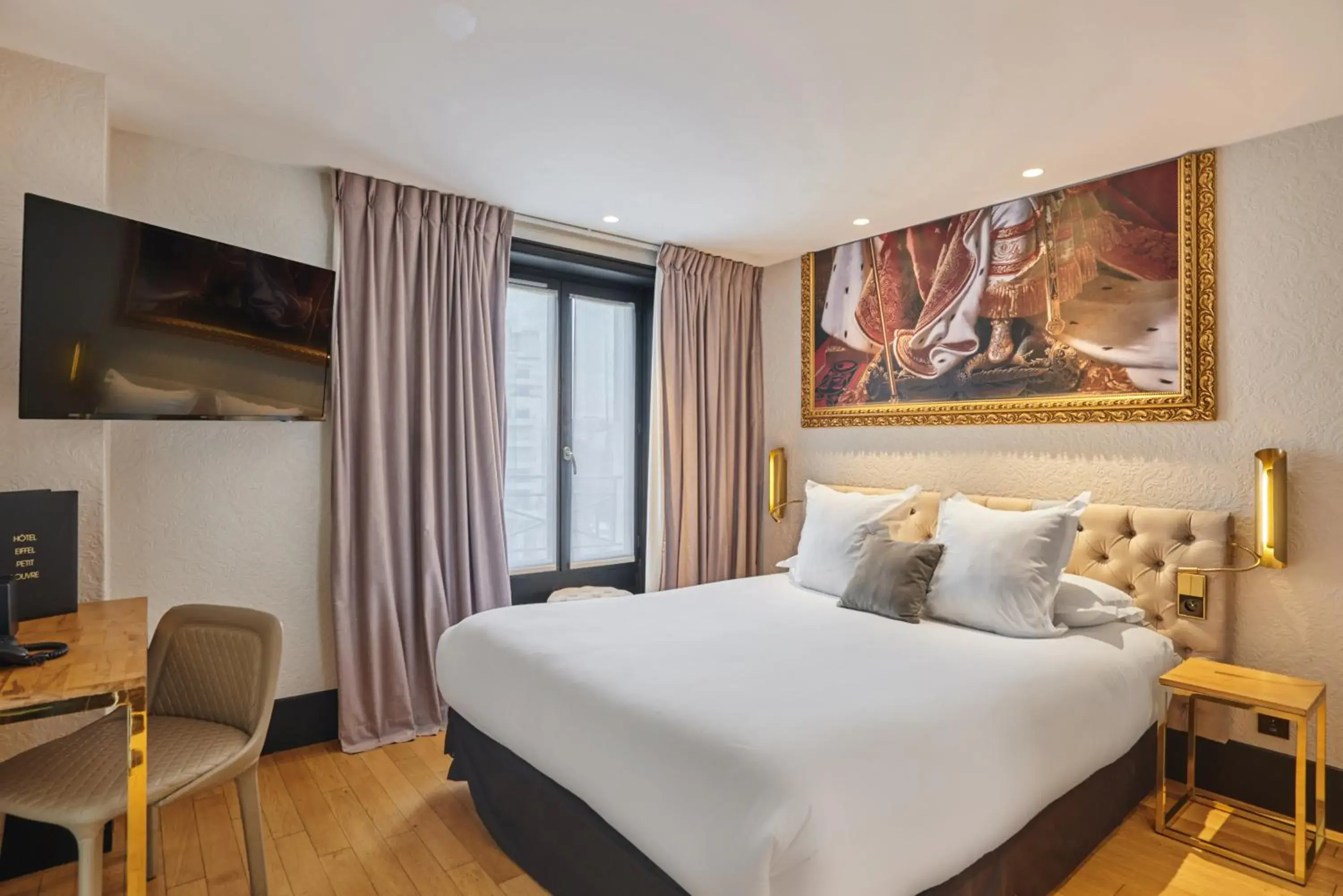 Bed in Hotel Eiffel Petit Louvre Bed in Hotel Eiffel Petit Louvre