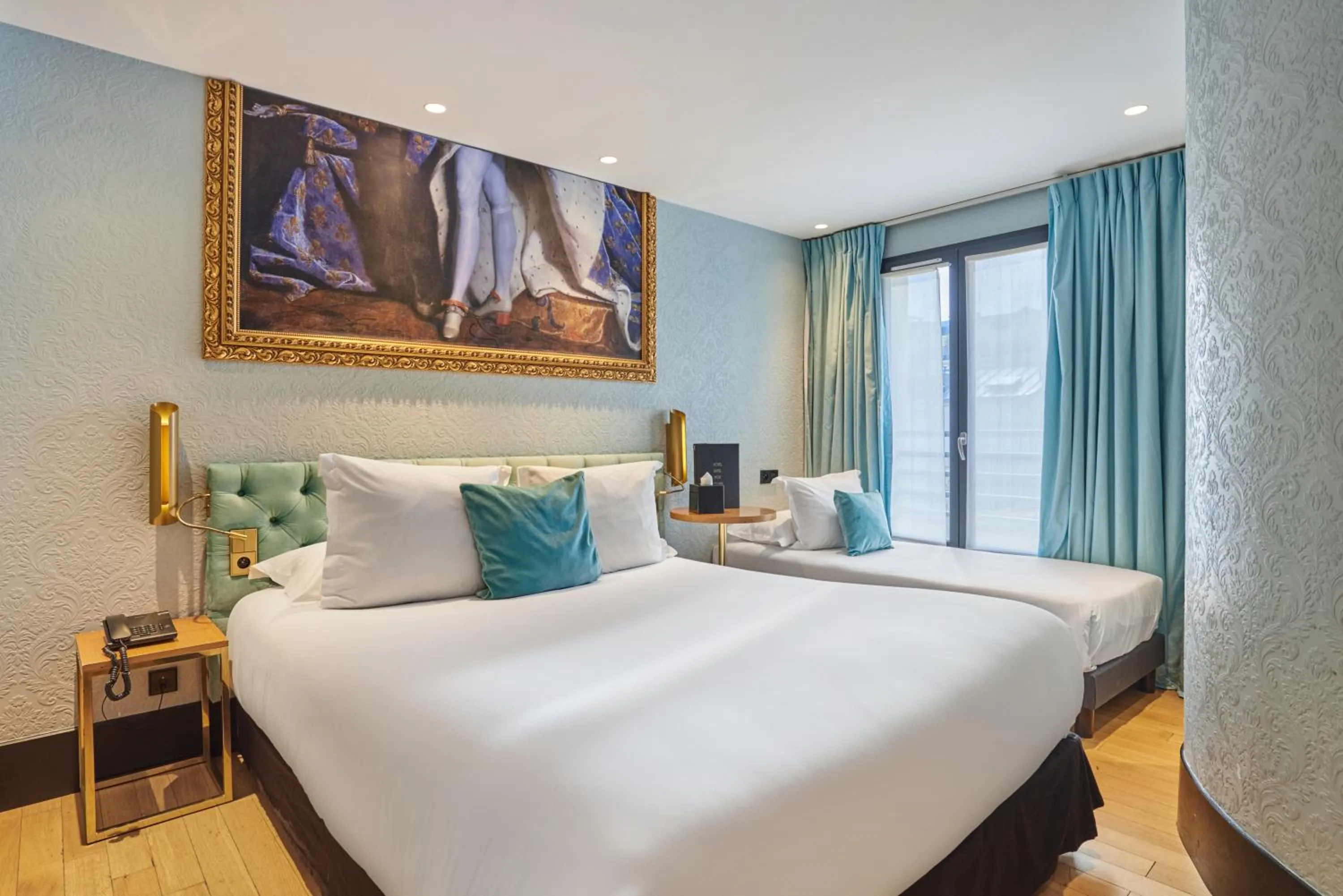 Bed in Hotel Eiffel Petit Louvre