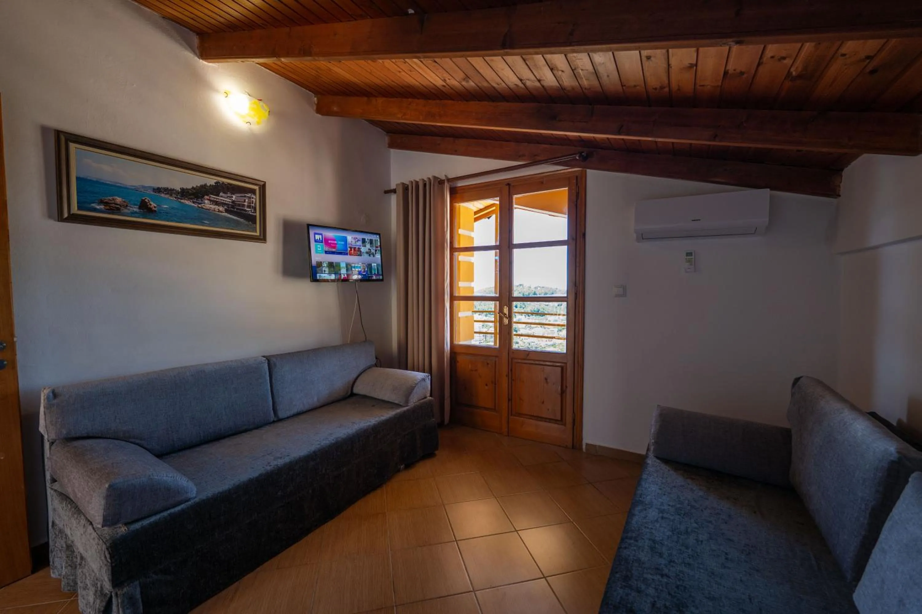 TV and multimedia in Apart Hotel Alex