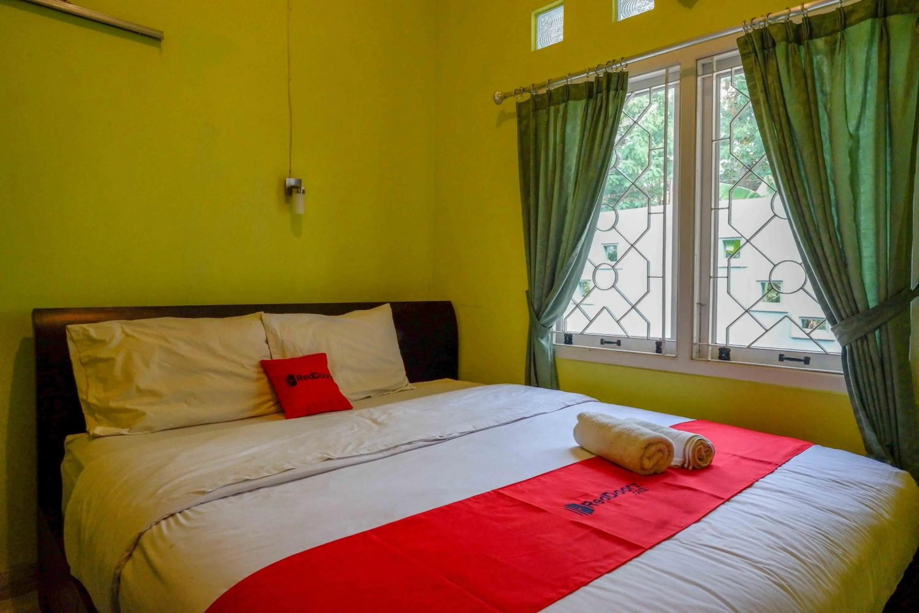 Bed in RedDoorz near Institut Pertanian Yogyakarta