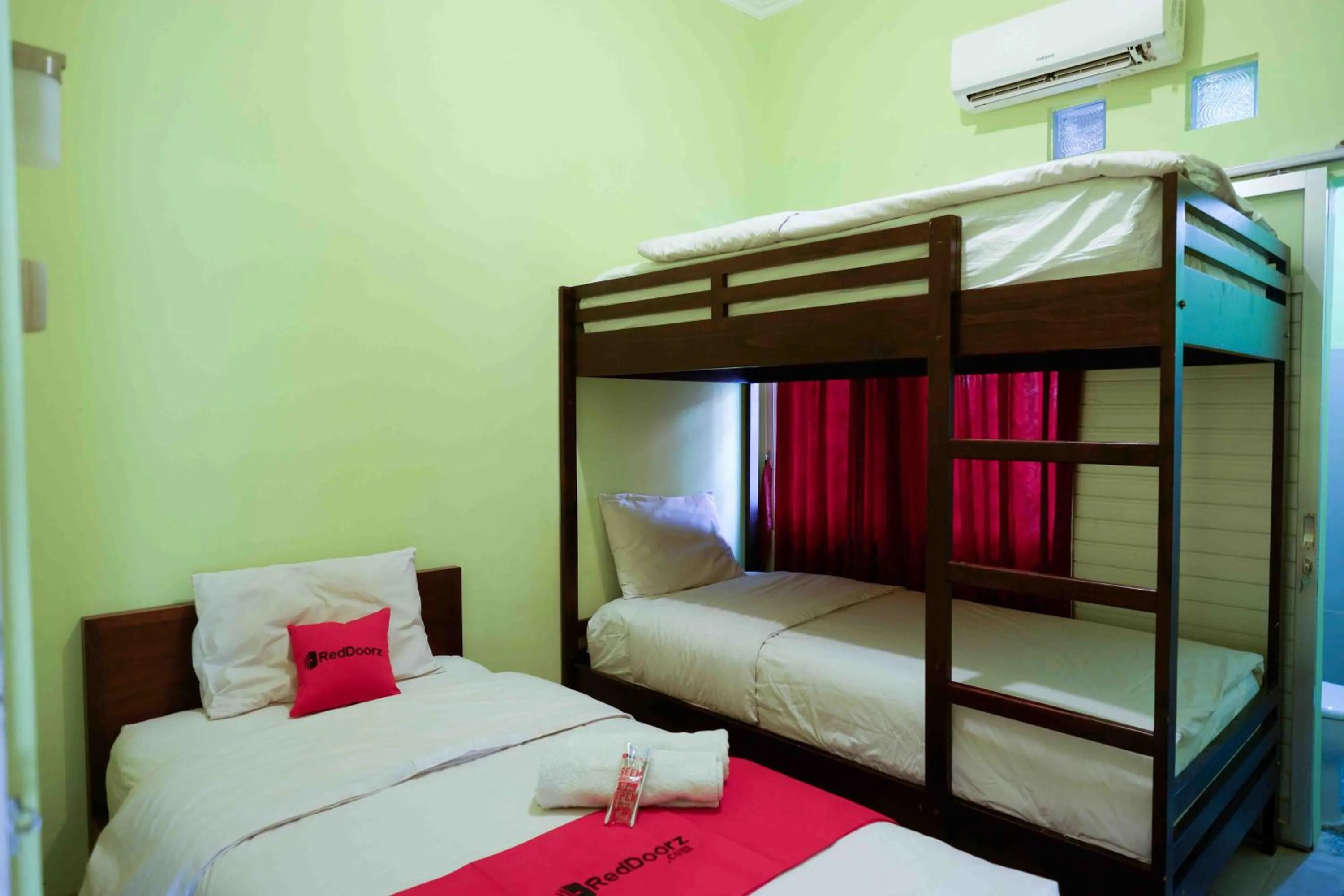 Bed in RedDoorz near Institut Pertanian Yogyakarta