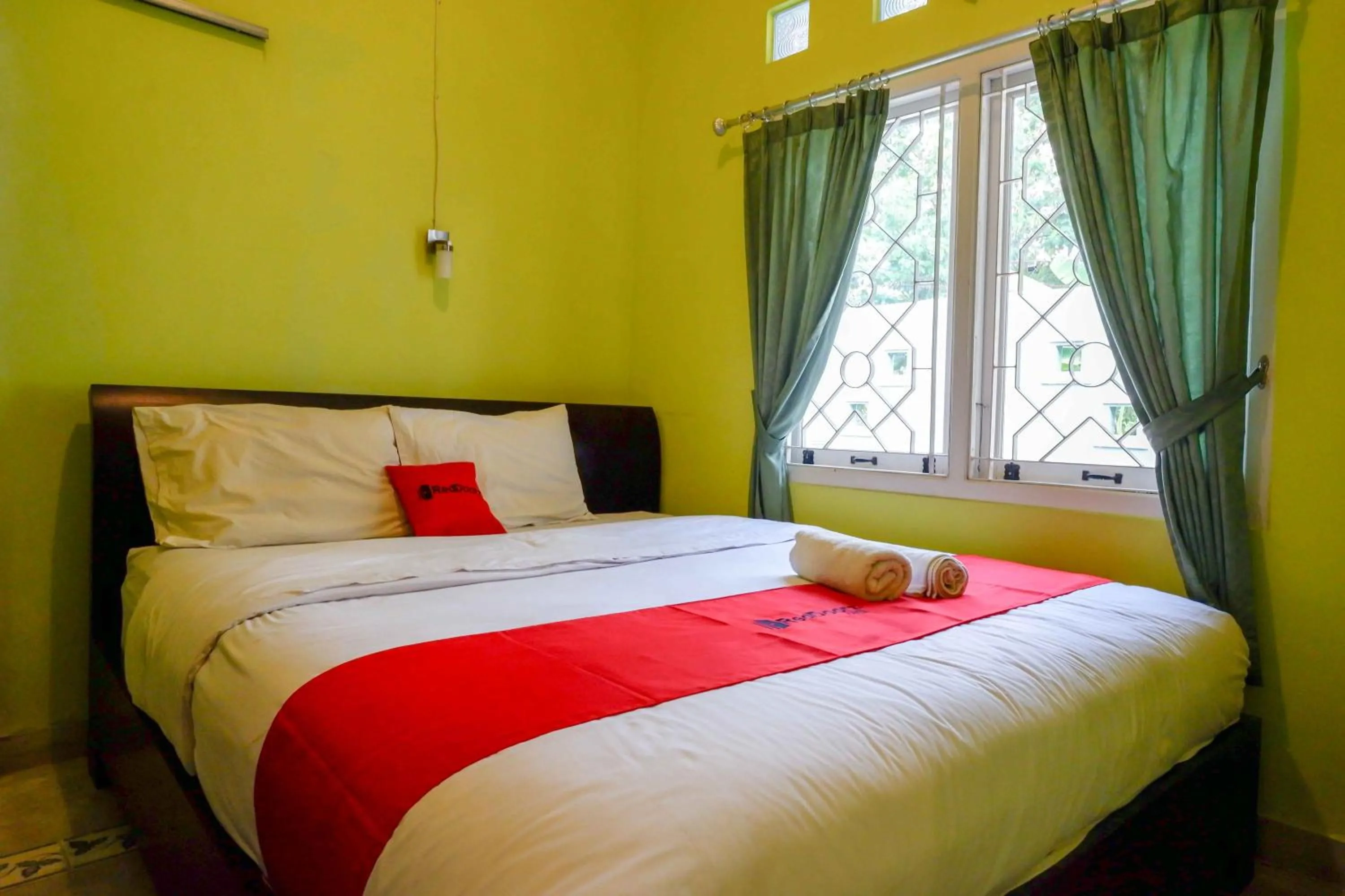 Bed in RedDoorz near Institut Pertanian Yogyakarta