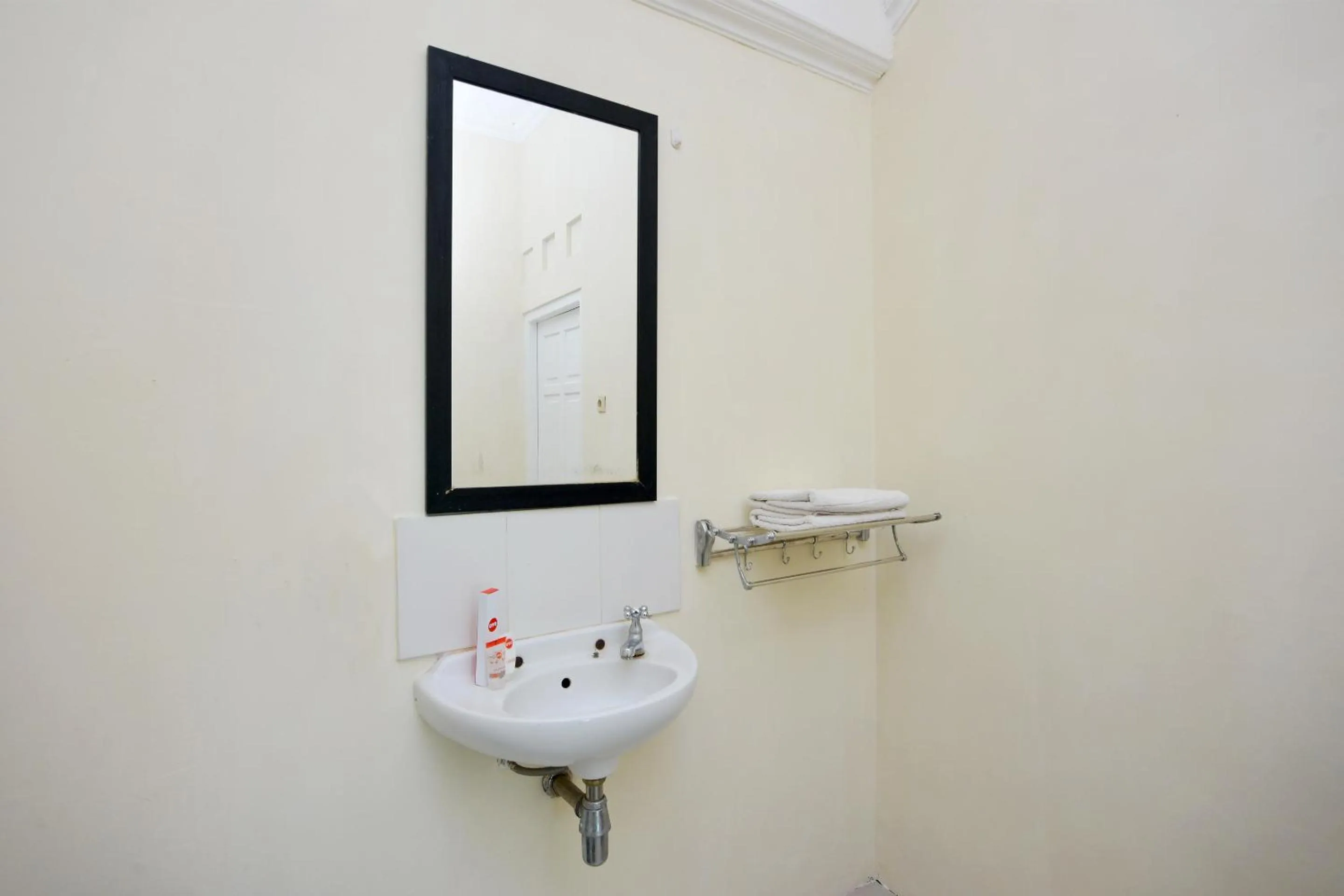 Bathroom in RedDoorz near Institut Pertanian Yogyakarta