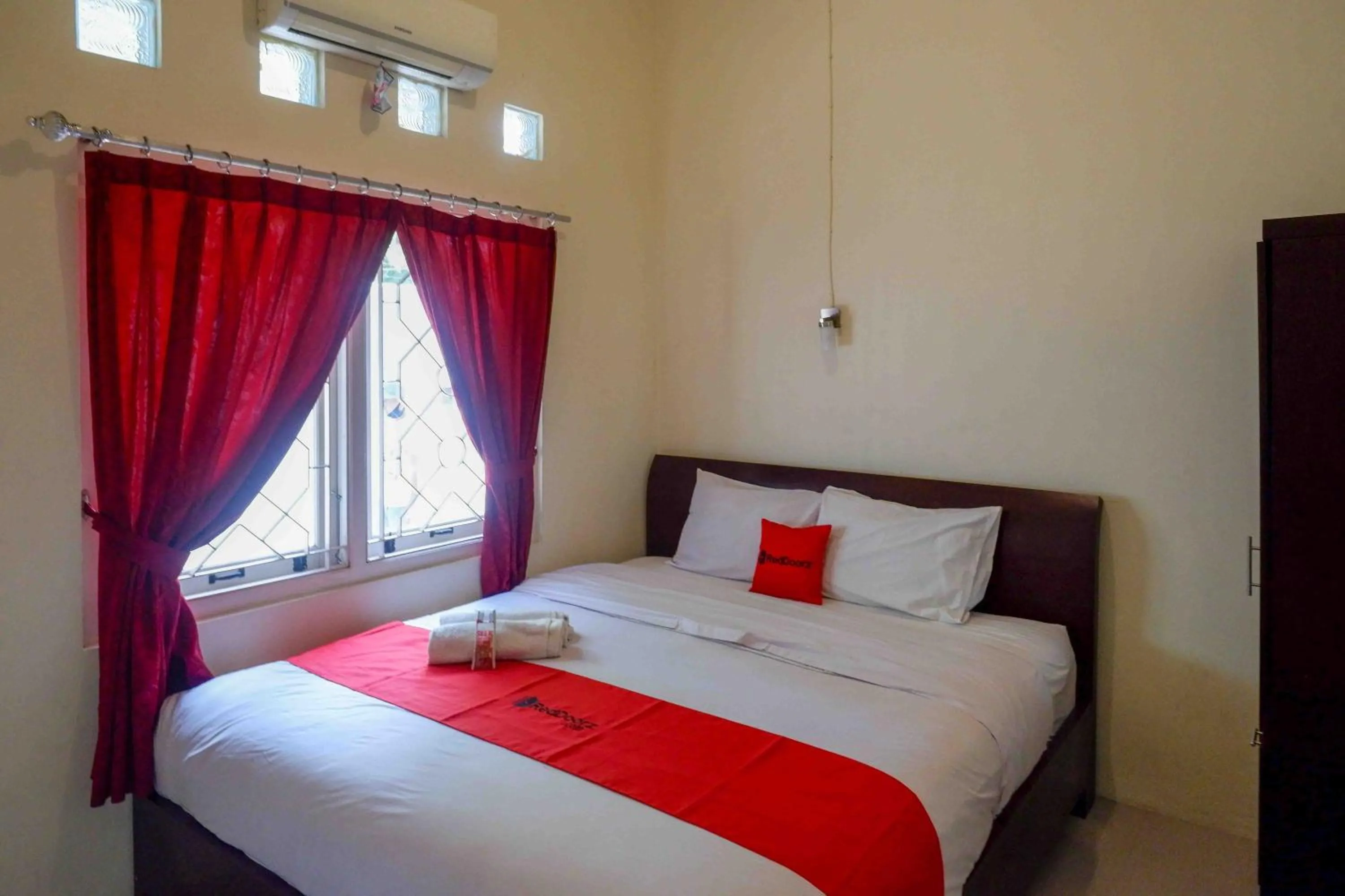 Bed in RedDoorz near Institut Pertanian Yogyakarta