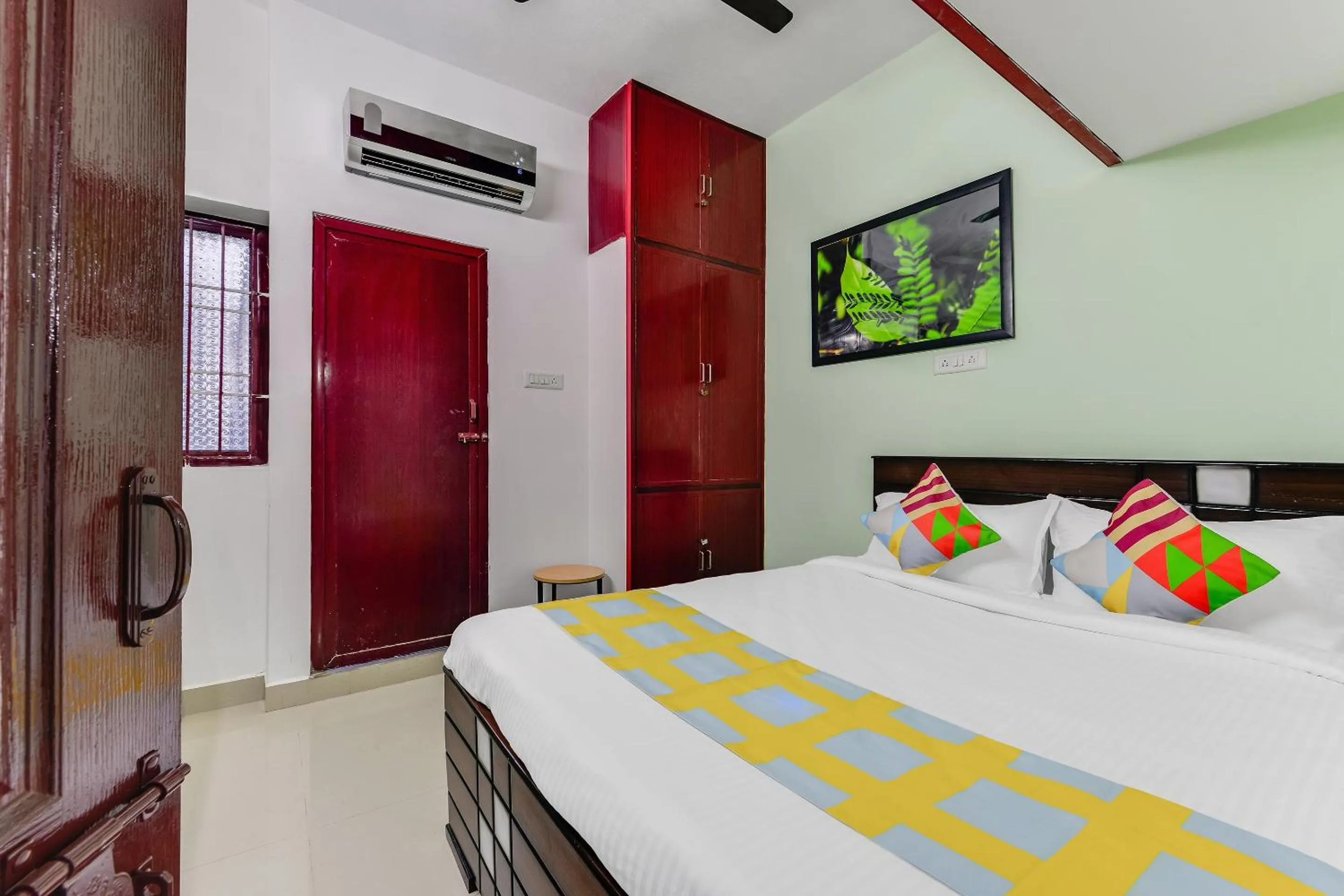 Bedroom, Bed in Hotel O JJ Residency