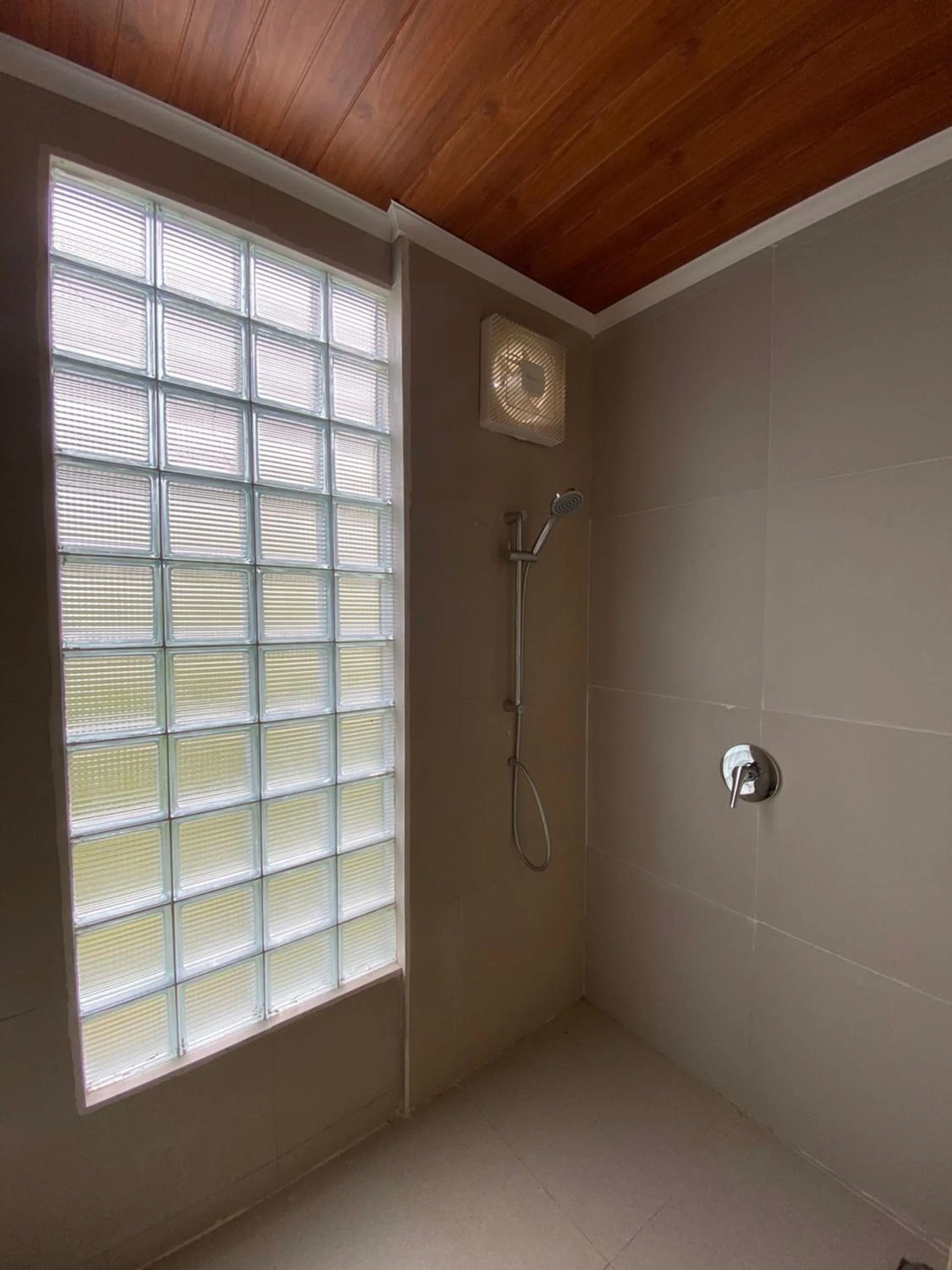 Shower in Villa Padi Pakem