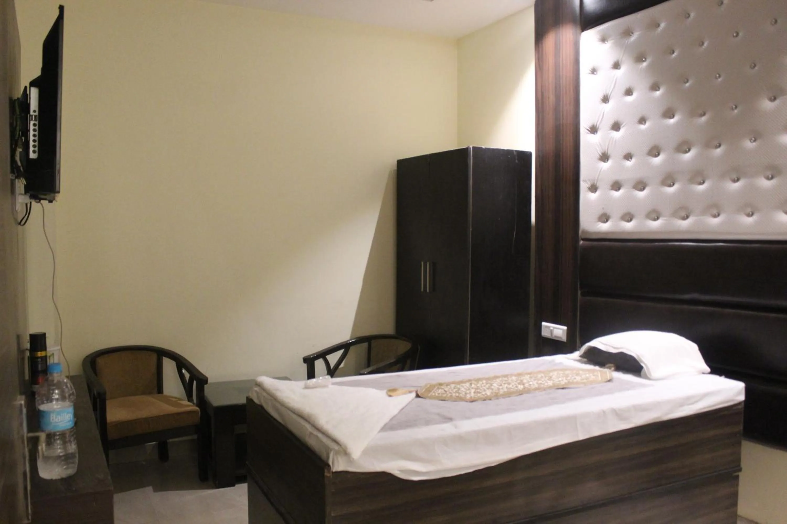 Bedroom, Bed in hotel the Diamond