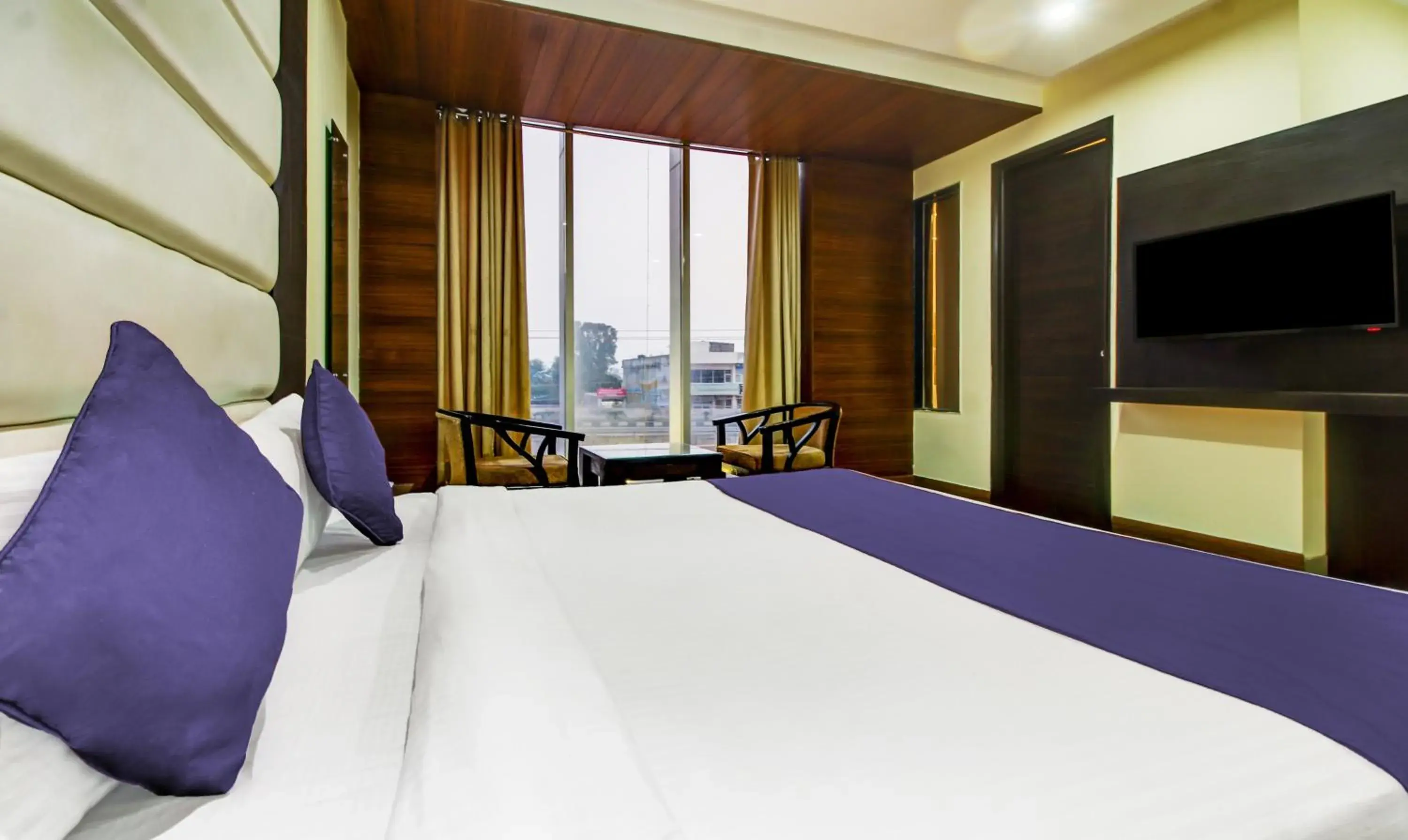 Communal lounge/ TV room, Bed in hotel the Diamond Communal lounge/ TV room, Bed in hotel the Diamond