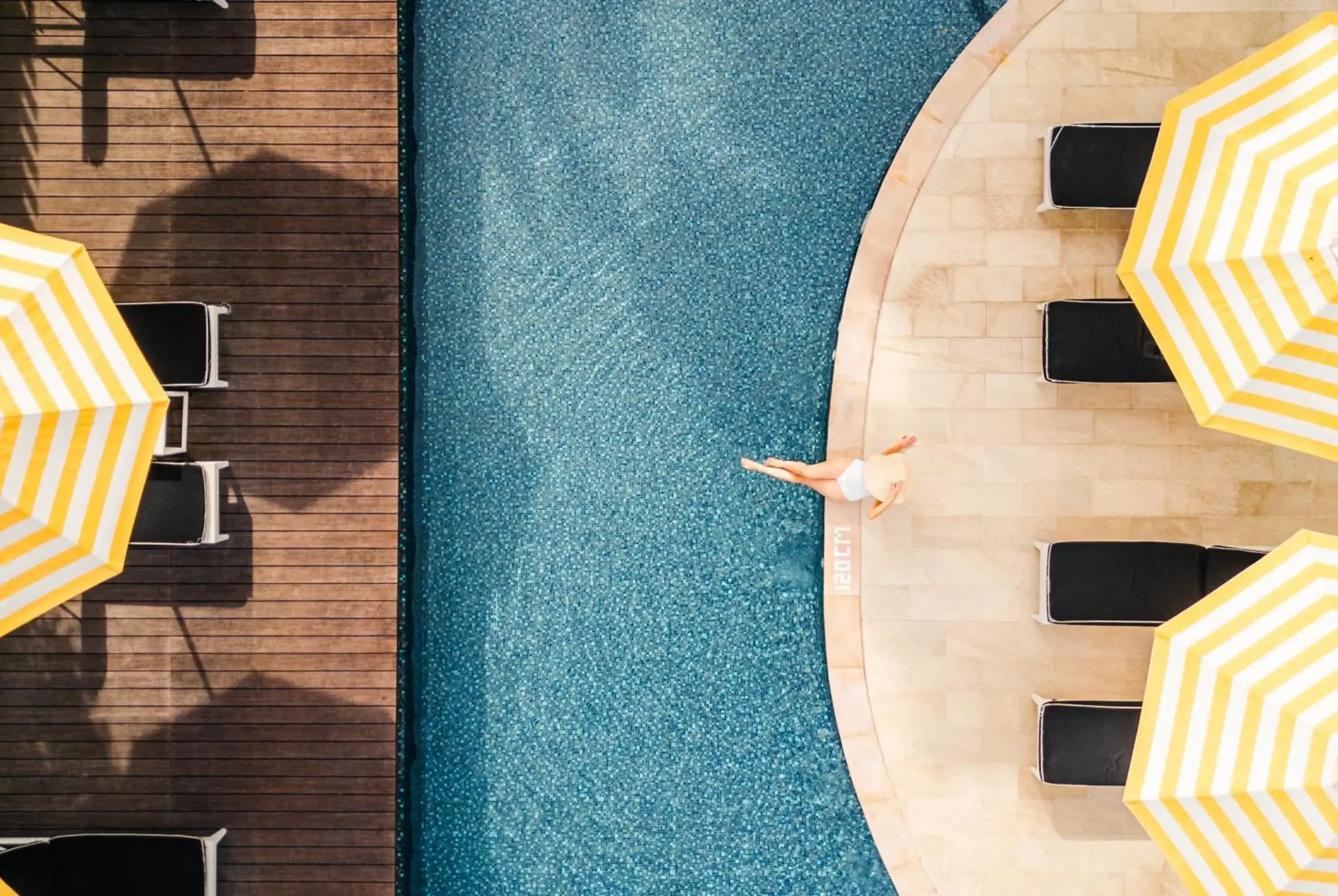 Swimming pool in Wave Hotel Pattaya Swimming pool in Wave Hotel Pattaya