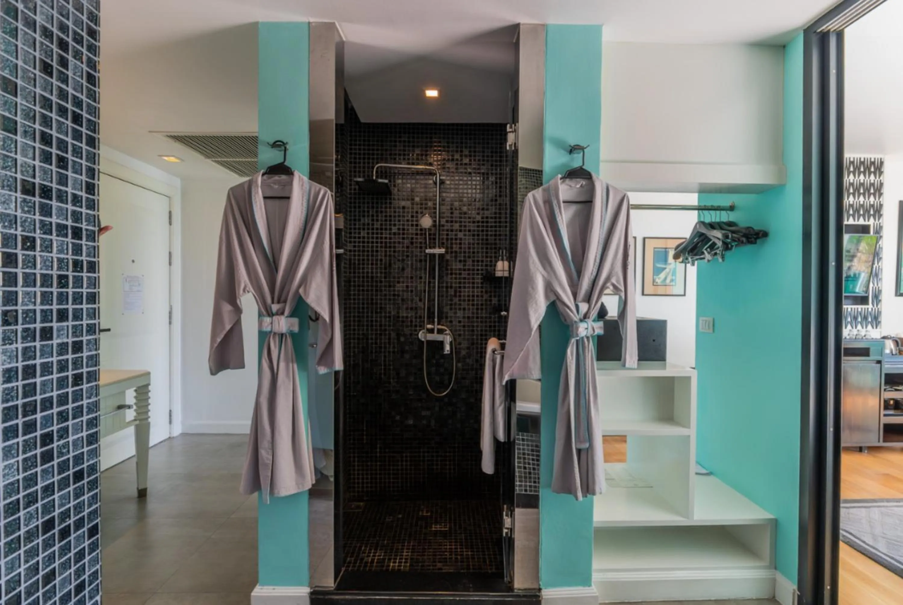 Shower in Wave Hotel Pattaya