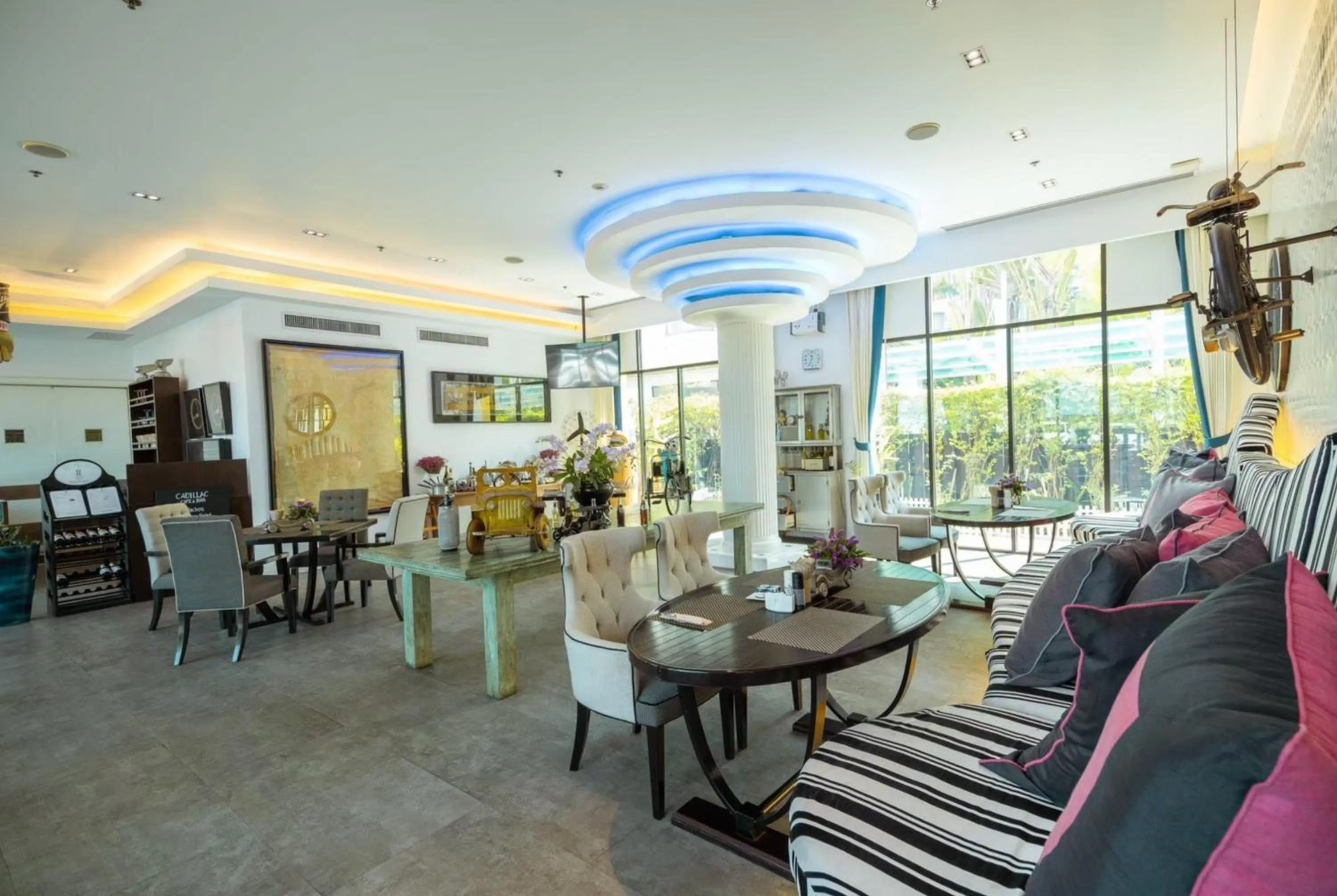 Restaurant/places to eat in Wave Hotel Pattaya