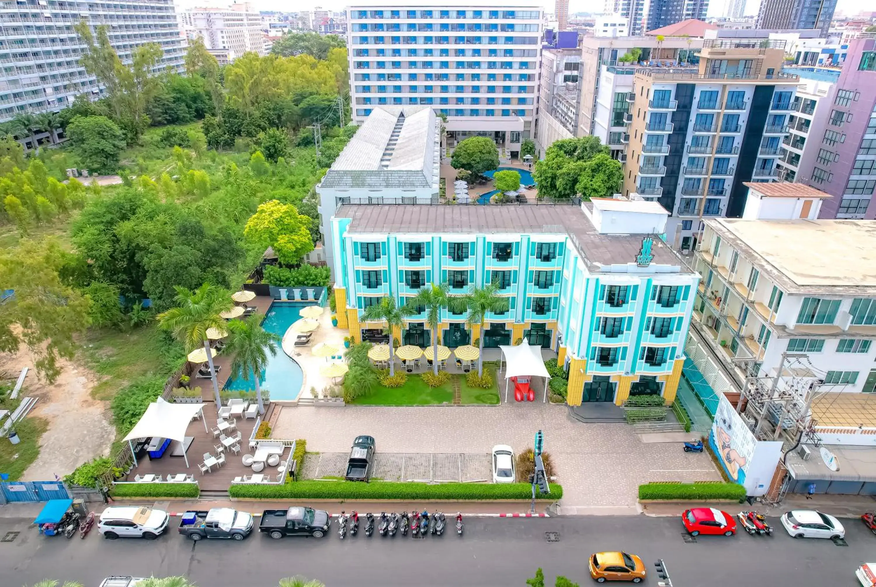 Property building in Wave Hotel Pattaya Property building in Wave Hotel Pattaya