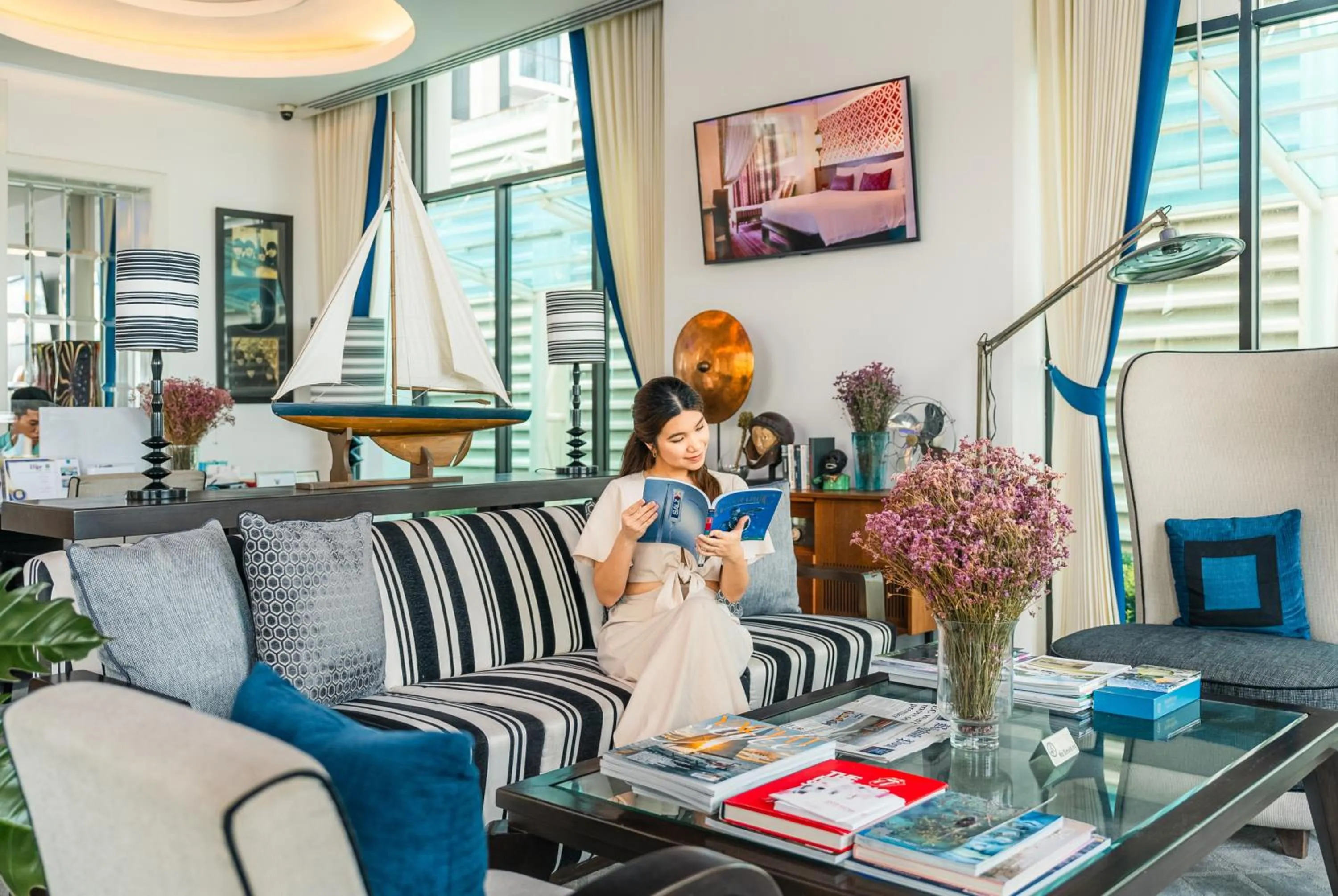 Seating area in Wave Hotel Pattaya