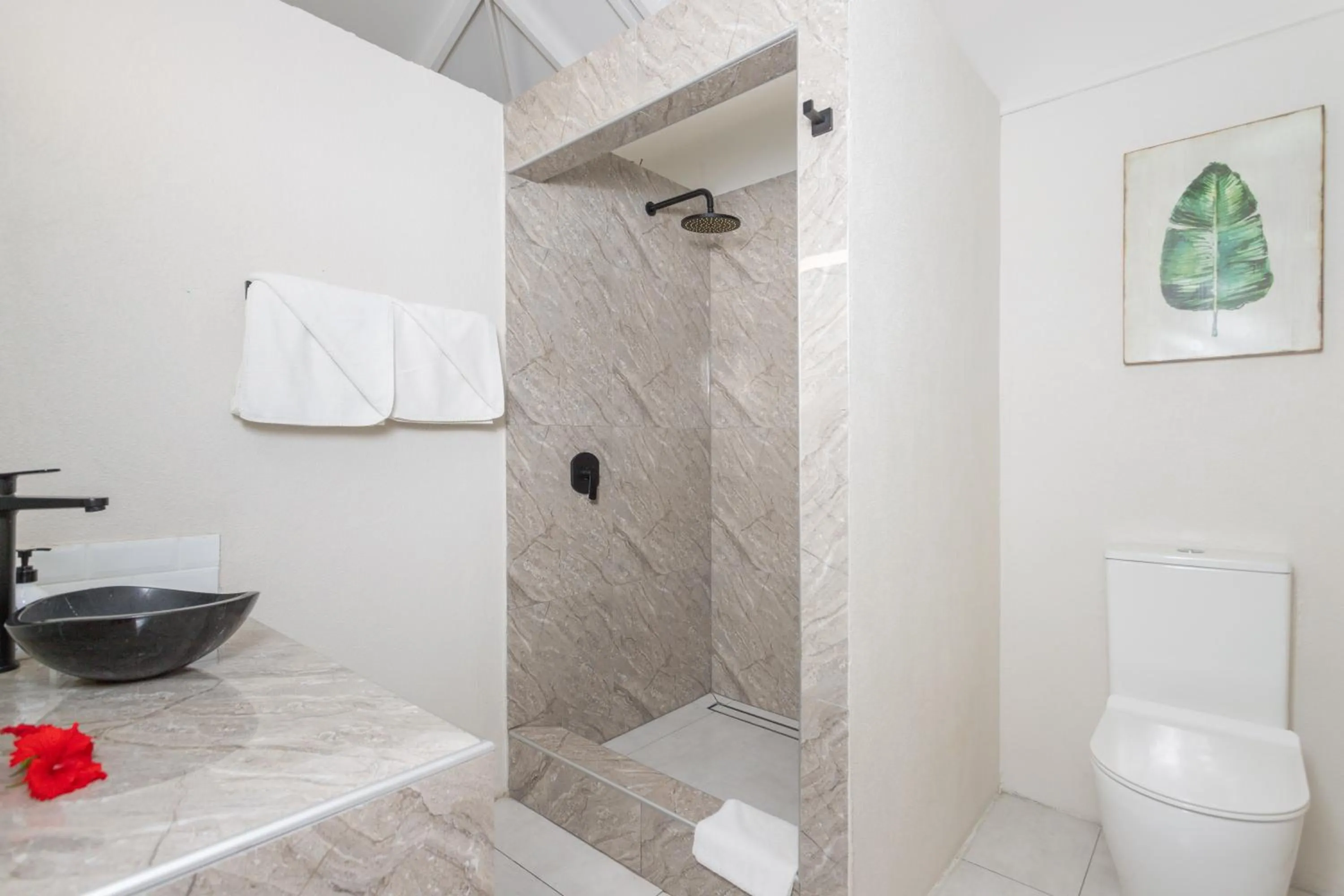 Shower in Muri Lagoon View Bungalows - Hillside Bungalow