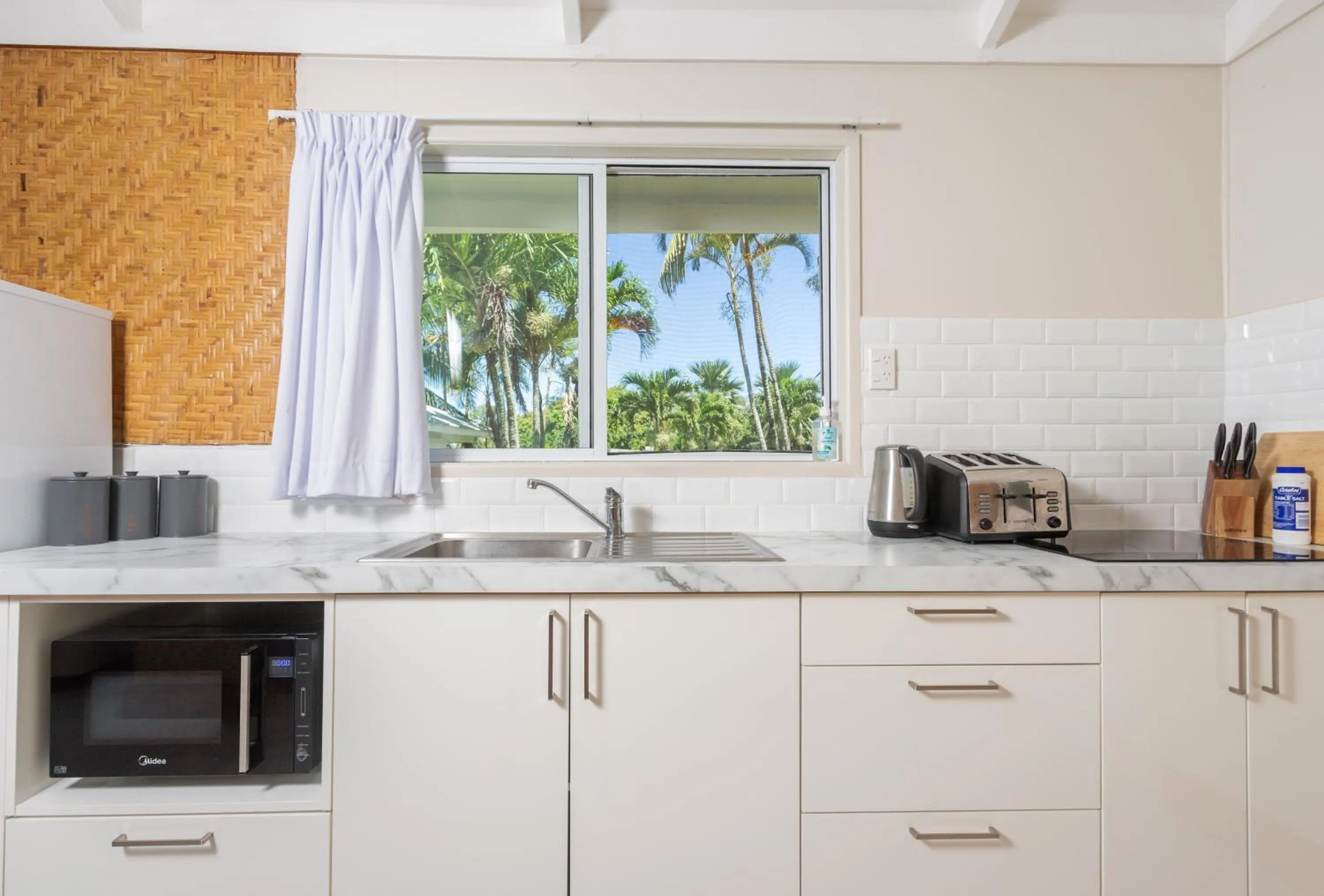 kitchen in Muri Lagoon View Bungalows - Hillside Bungalow