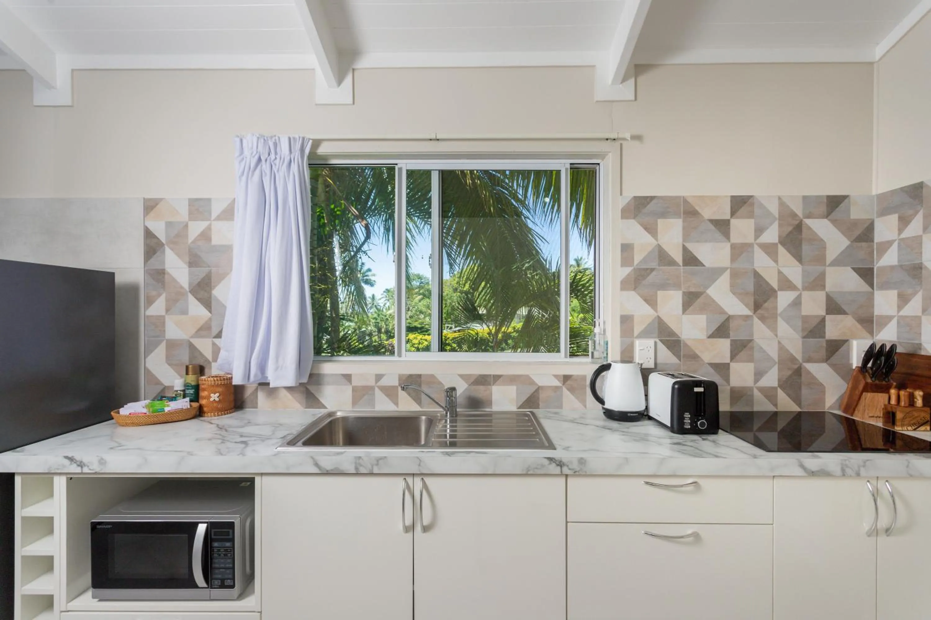 kitchen in Muri Lagoon View Bungalows - Hillside Bungalow