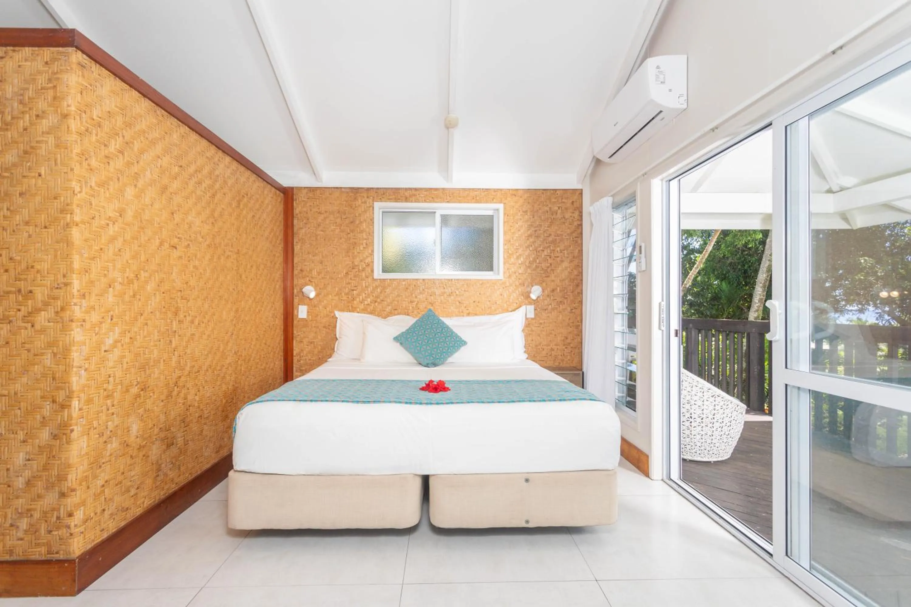 Bedroom, Bed in Muri Lagoon View Bungalows - Hillside Bungalow