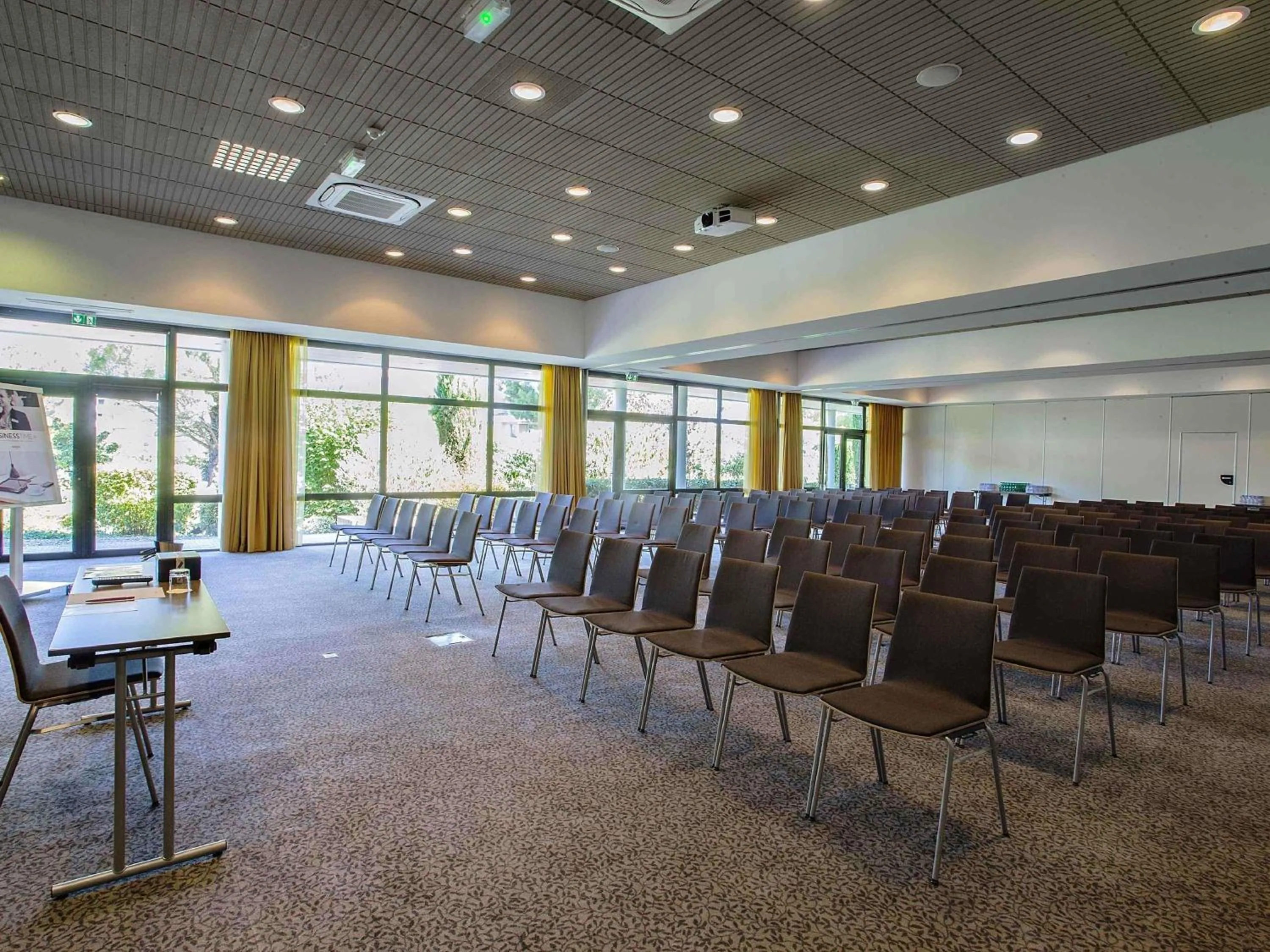 Property building in Mercure Toulouse Aéroport Golf de Seilh