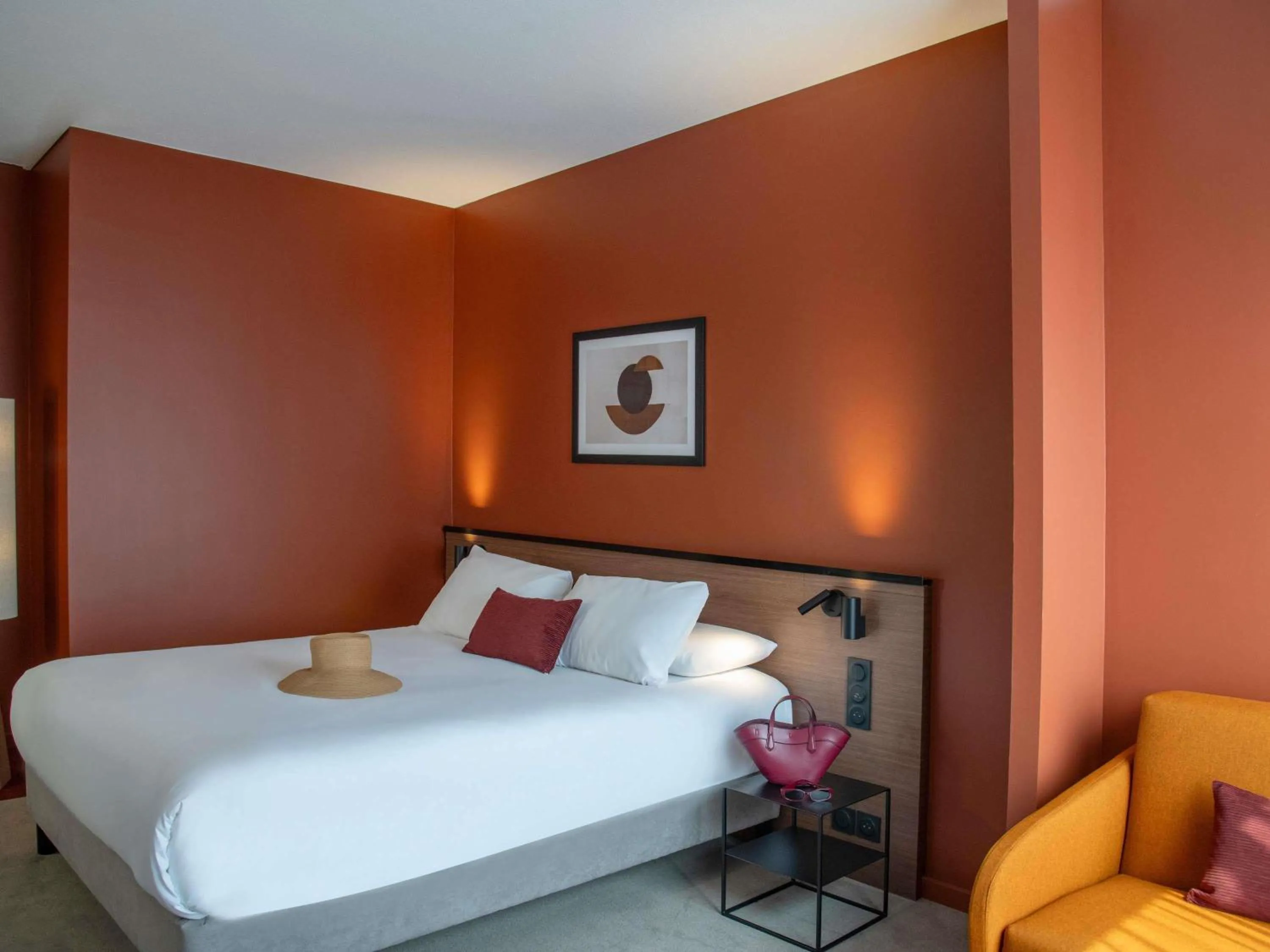 Bedroom, Bed in Mercure Toulouse Aéroport Golf de Seilh