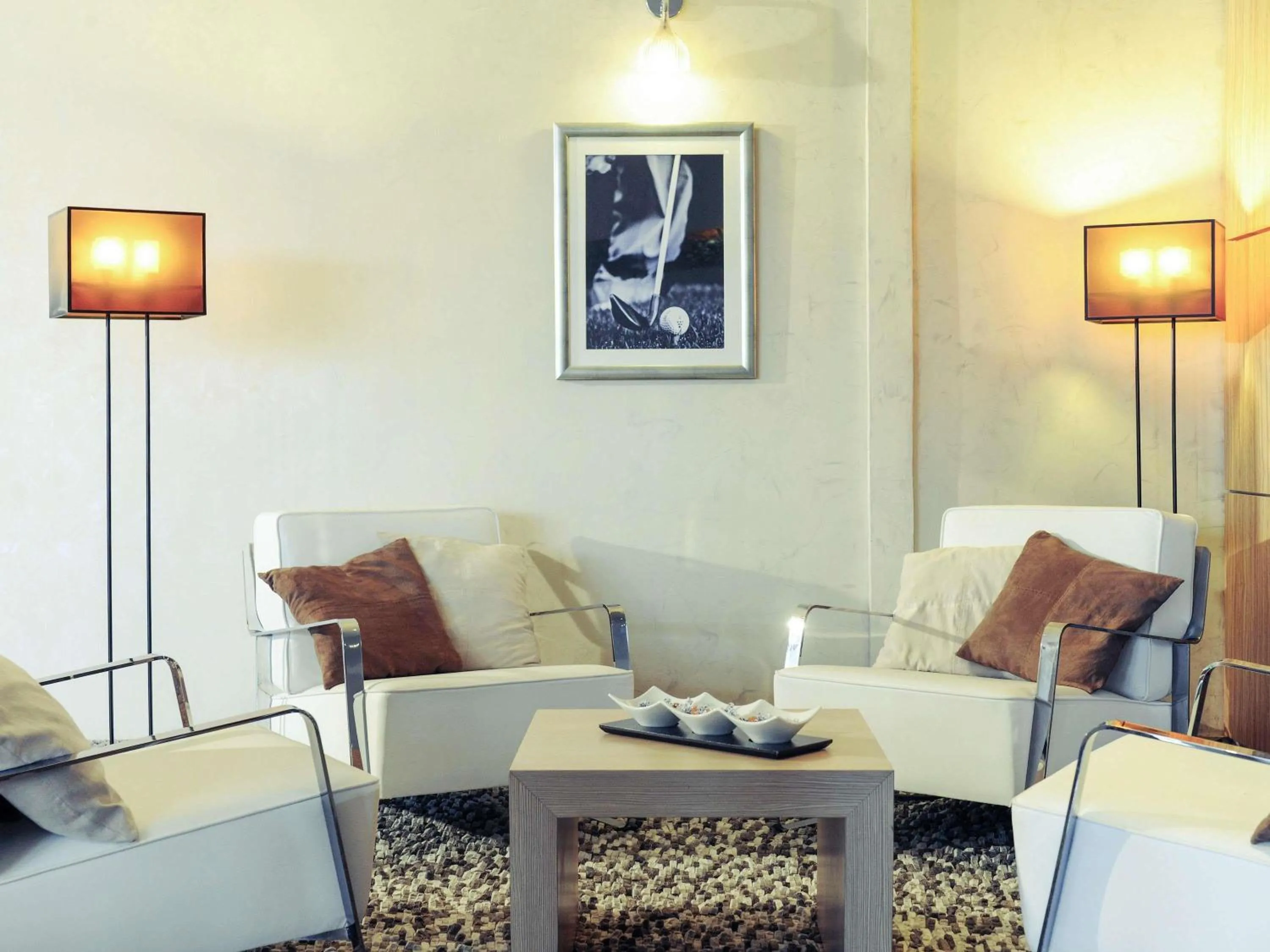 Lounge or bar in Mercure Toulouse Aéroport Golf de Seilh