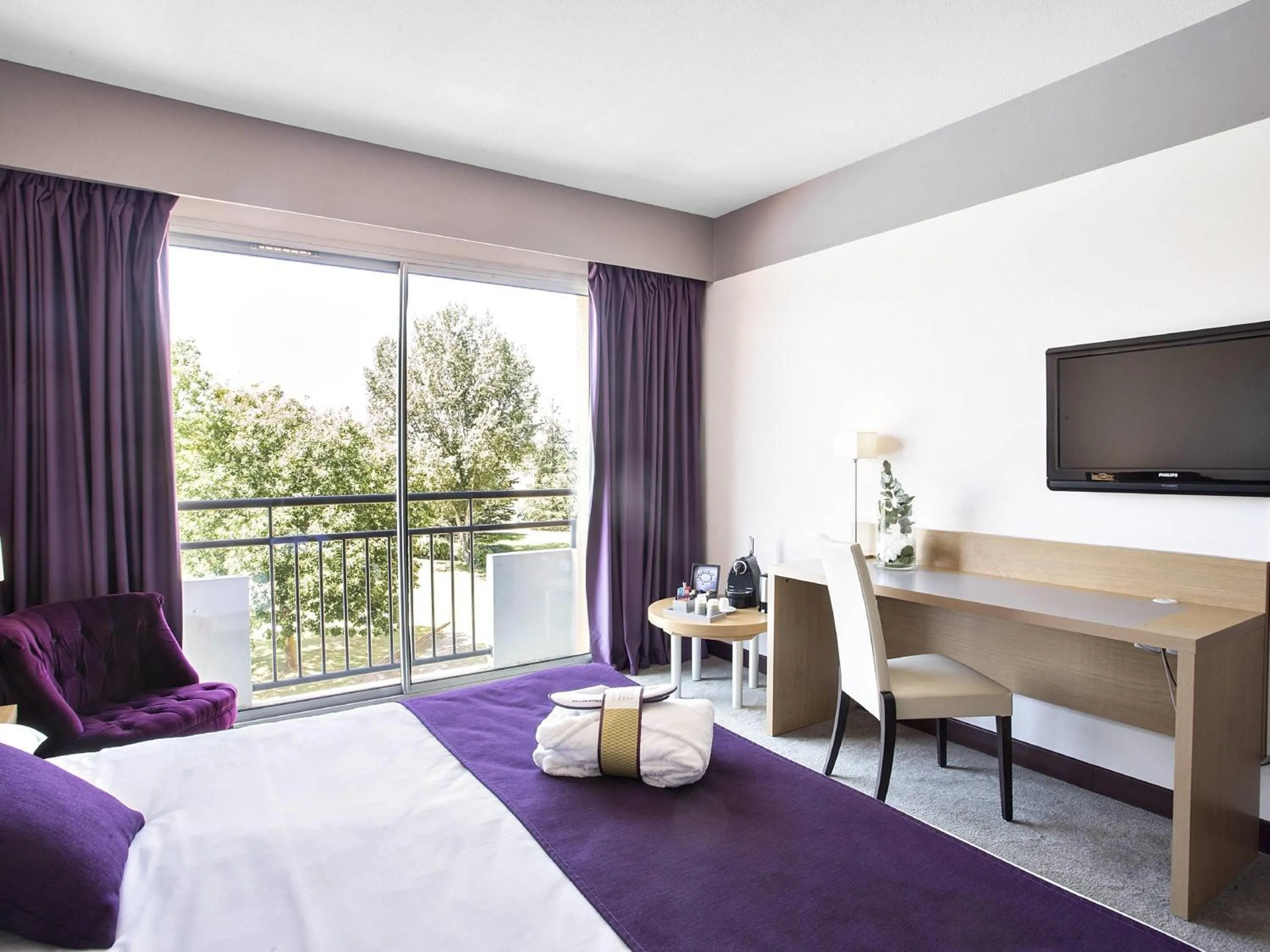 Bedroom, Bed in Mercure Toulouse Aéroport Golf de Seilh