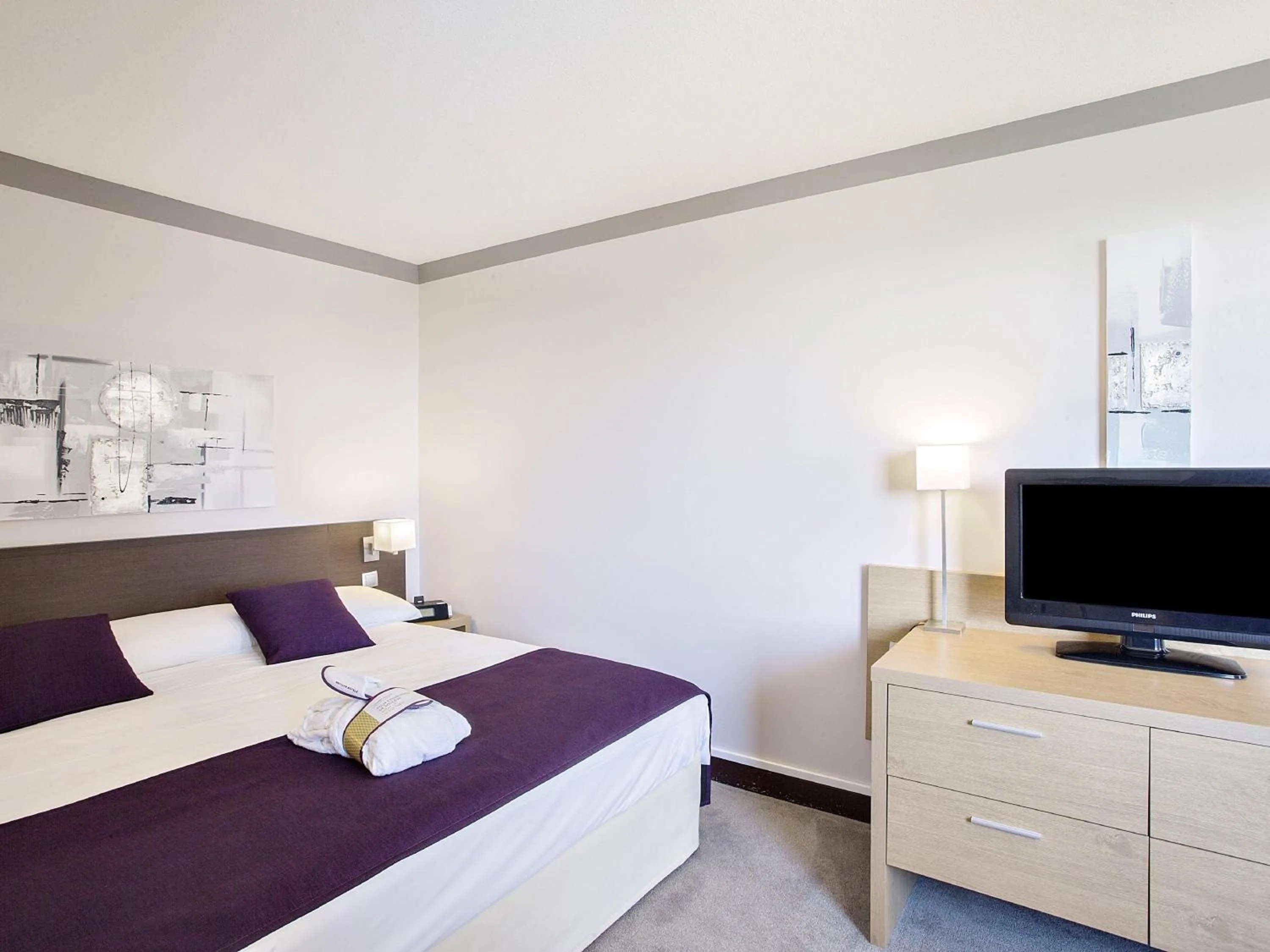 Bedroom, Bed in Mercure Toulouse Aéroport Golf de Seilh