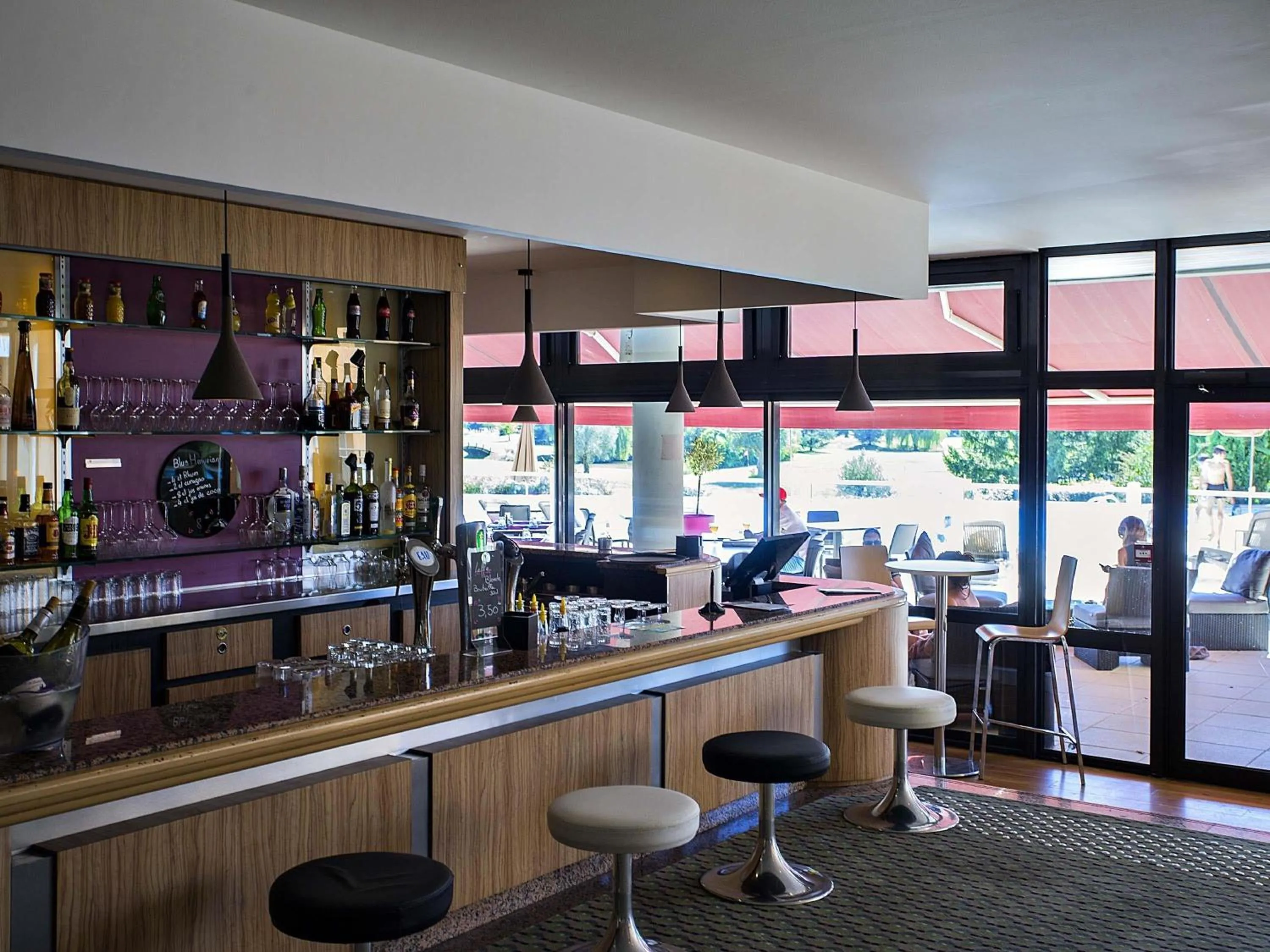 Lounge or bar in Mercure Toulouse Aéroport Golf de Seilh