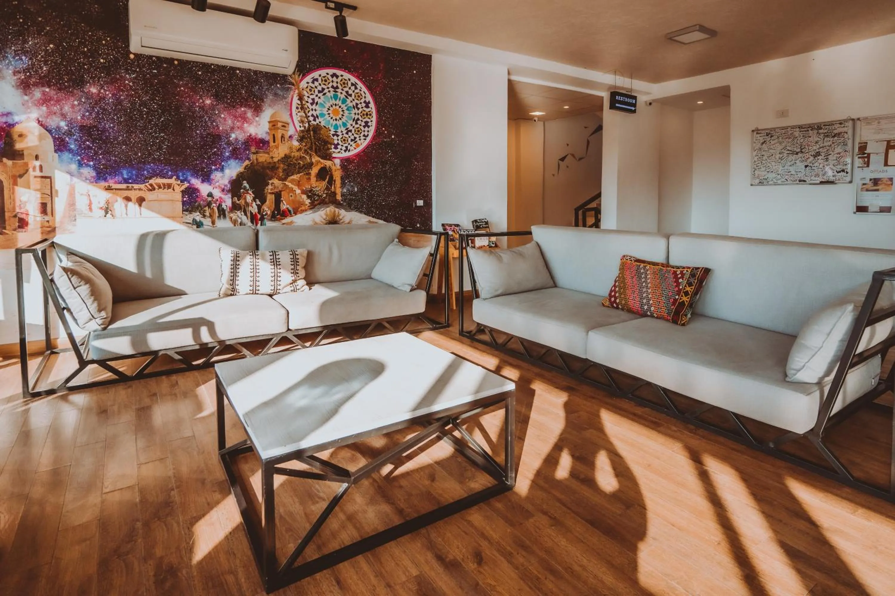 Living room in Nomads Hotel