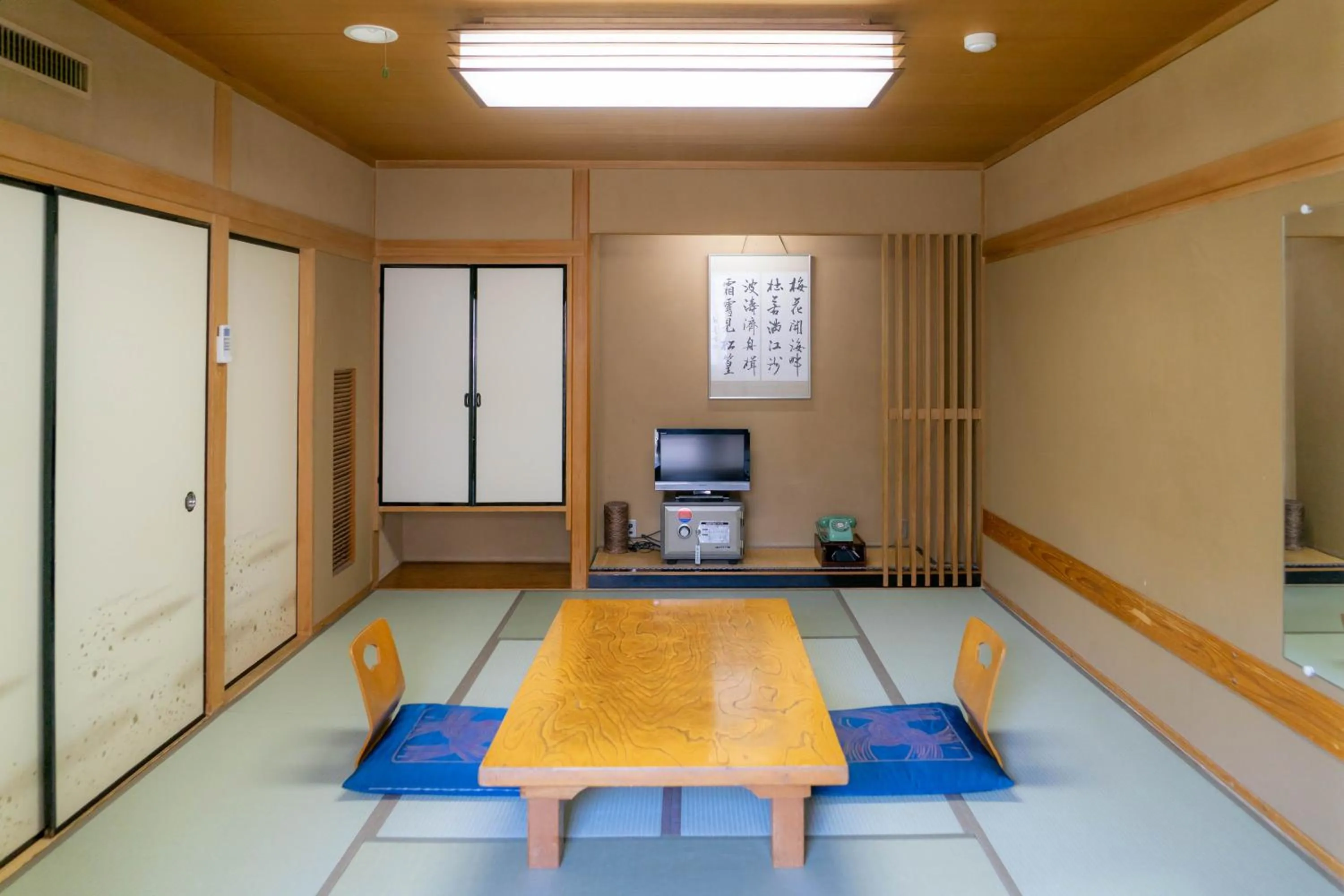 Living room in Wakamatsu Honten