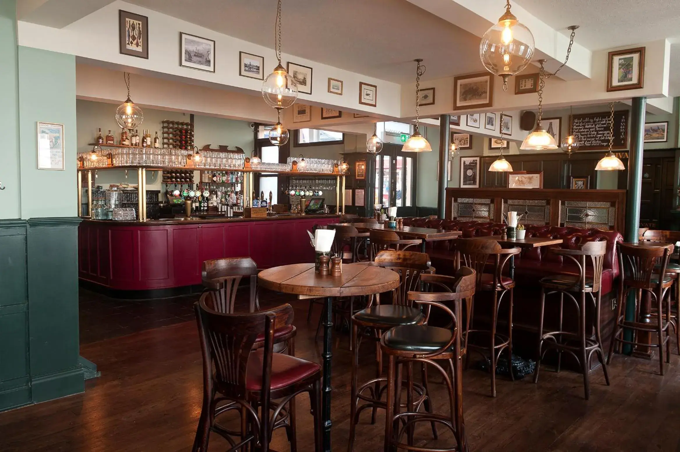 Restaurant/places to eat in Admiral Hardy Restaurant/places to eat in Admiral Hardy