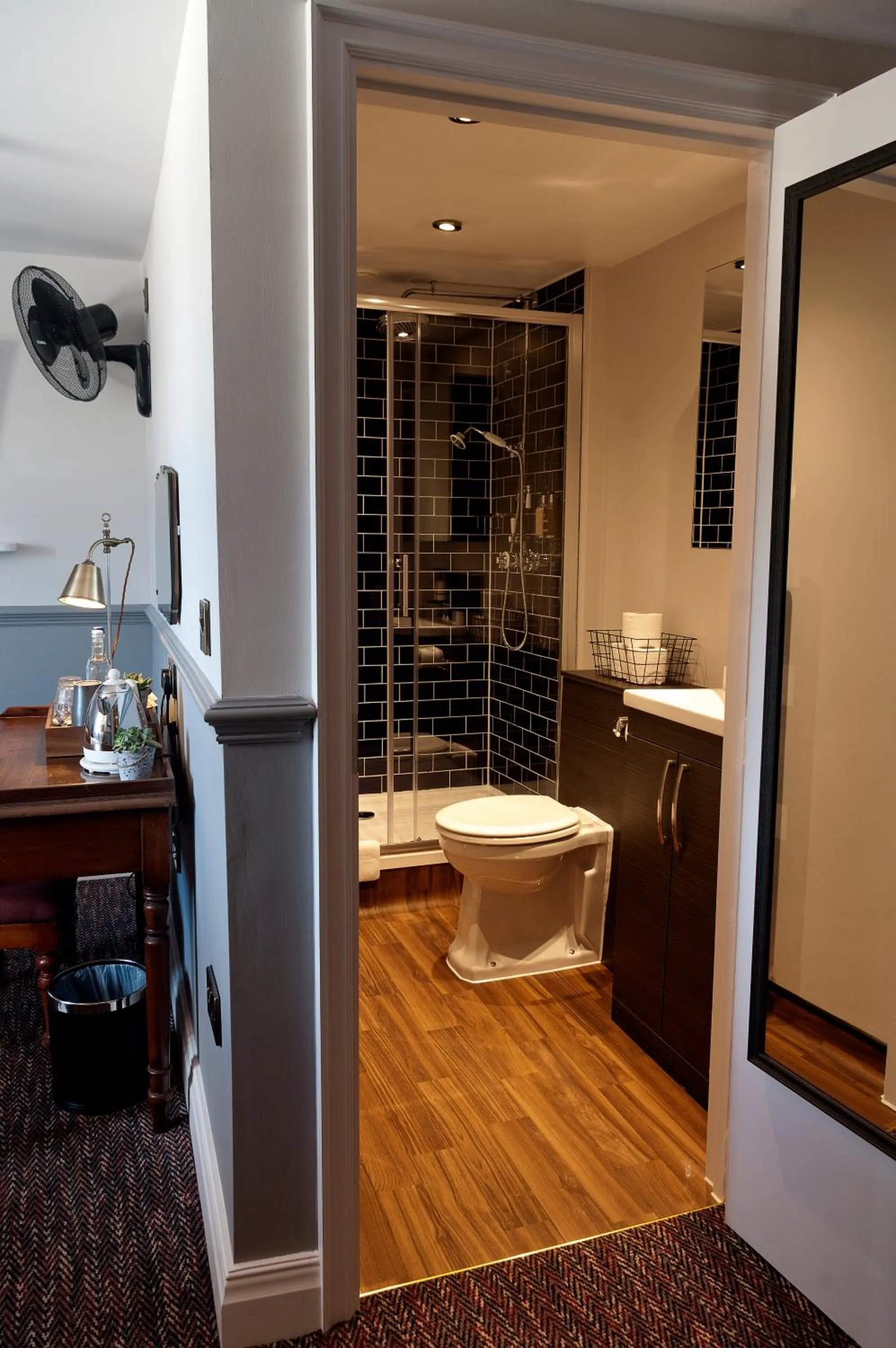 Shower in Admiral Hardy