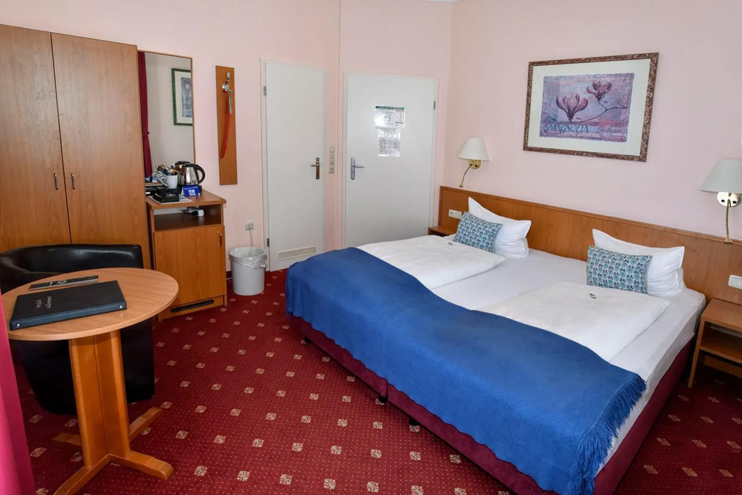 Photo of the whole room, Bed in Hotel Stadt Hamburg