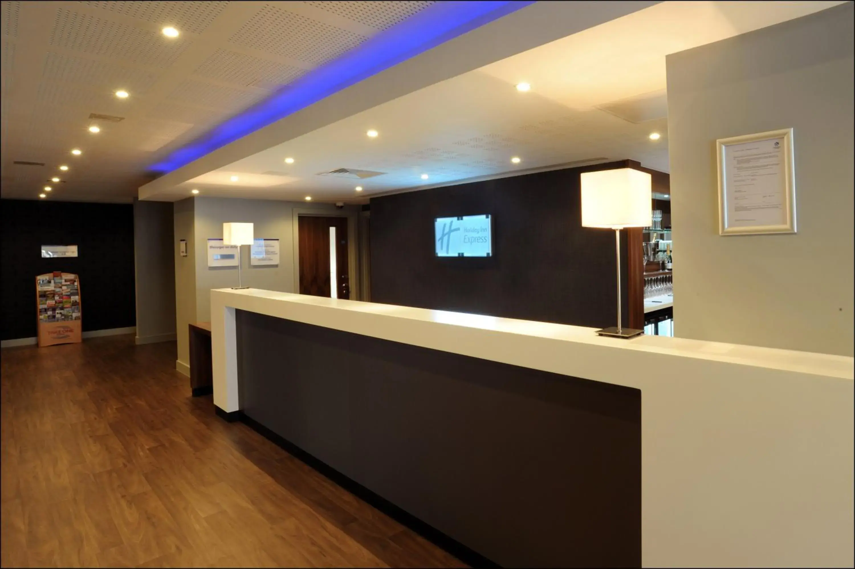 Lobby or reception in Holiday Inn Express Birmingham - Snow Hill by IHG Lobby or reception in Holiday Inn Express Birmingham - Snow Hill by IHG