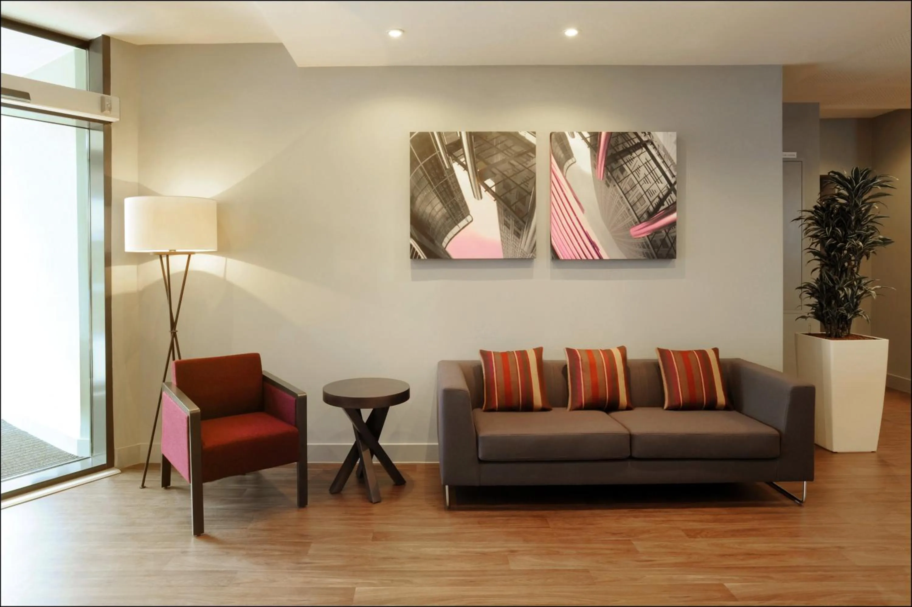 Lobby or reception in Holiday Inn Express Birmingham - Snow Hill by IHG