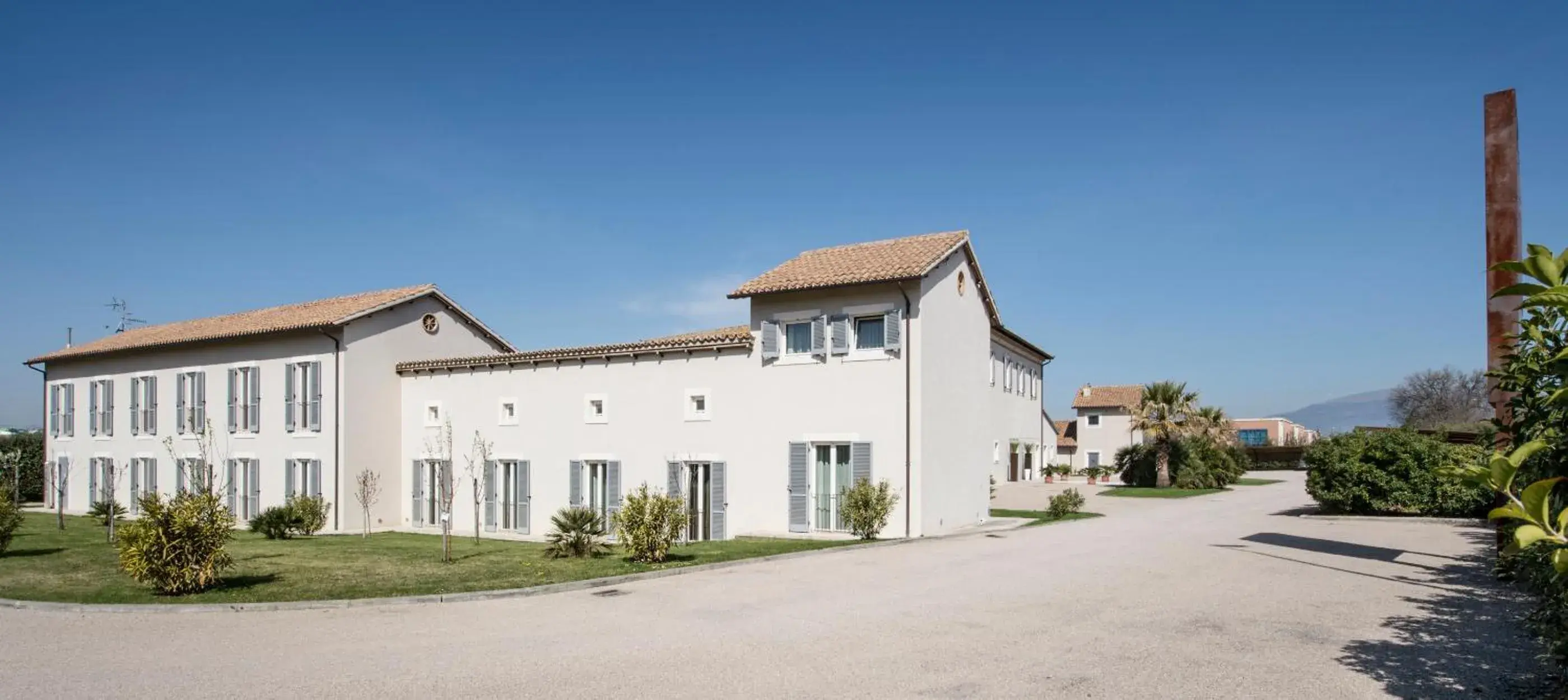 Inner courtyard view in Hotel & Resort Le Colombare Inner courtyard view in Hotel & Resort Le Colombare