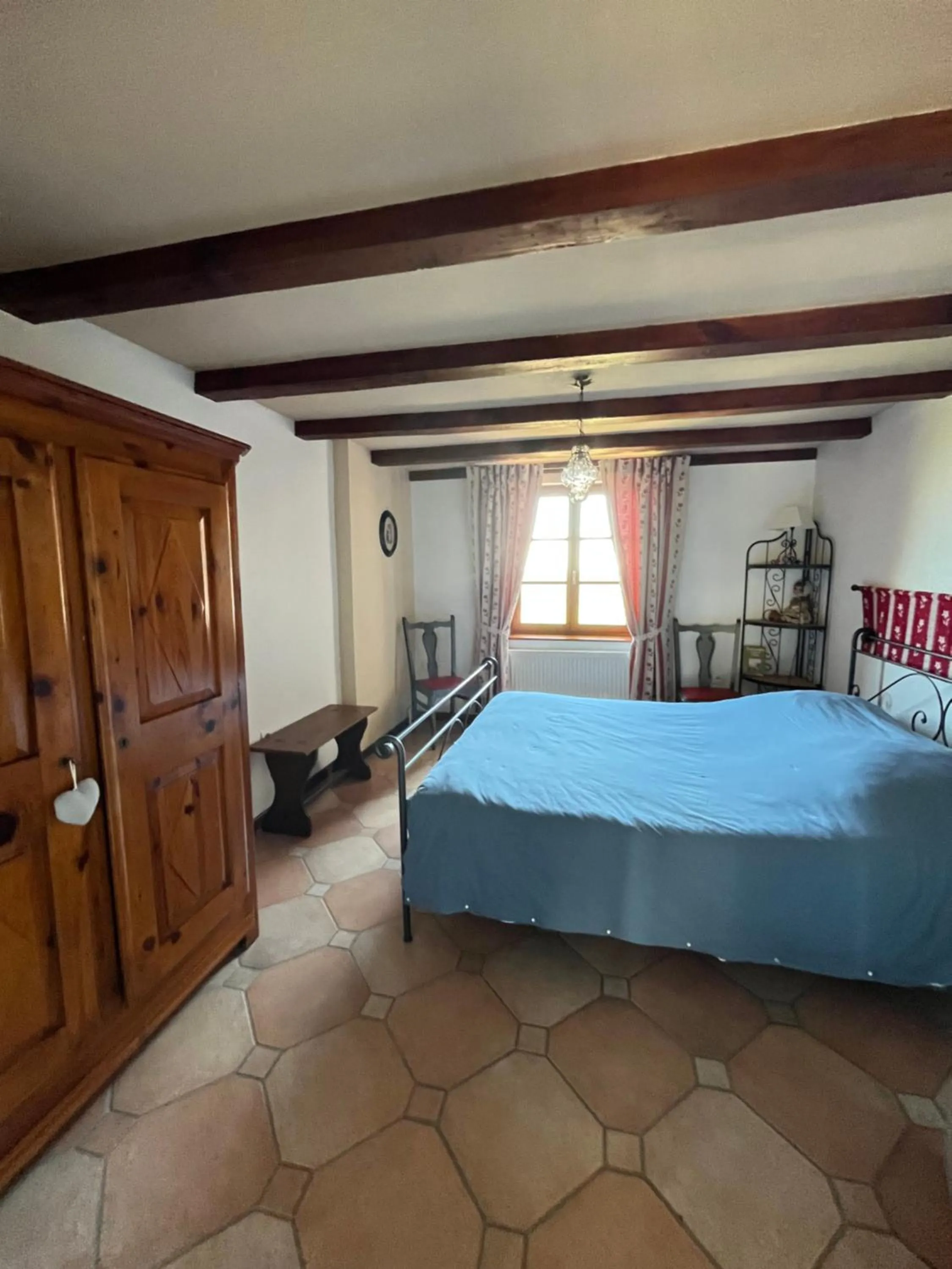Photo of the whole room, Bed in Gîte L'Instant Durable