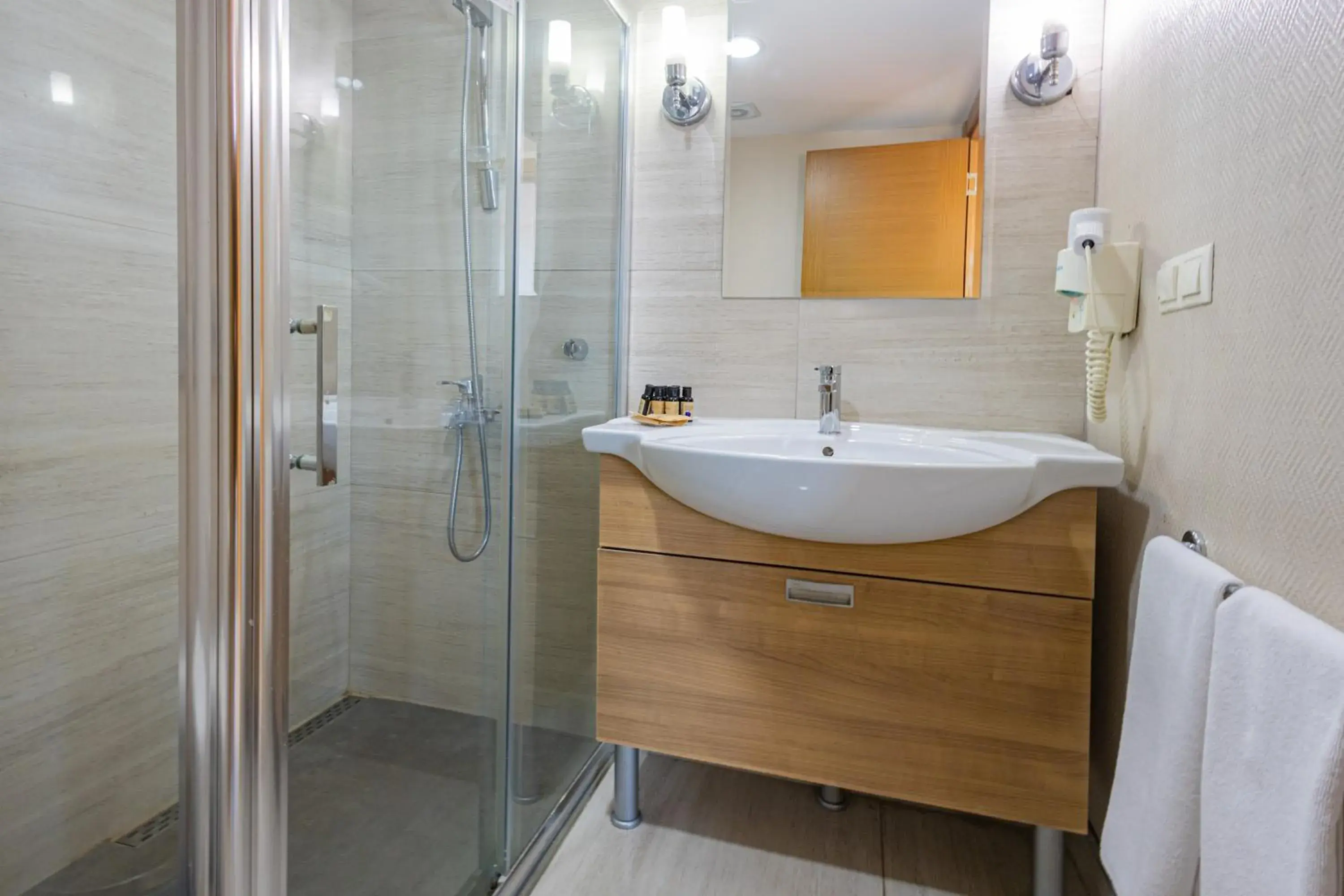 Deluxe Double or Twin Room in Anemon Kent Trabzon Otel Deluxe Double or Twin Room in Anemon Kent Trabzon Otel