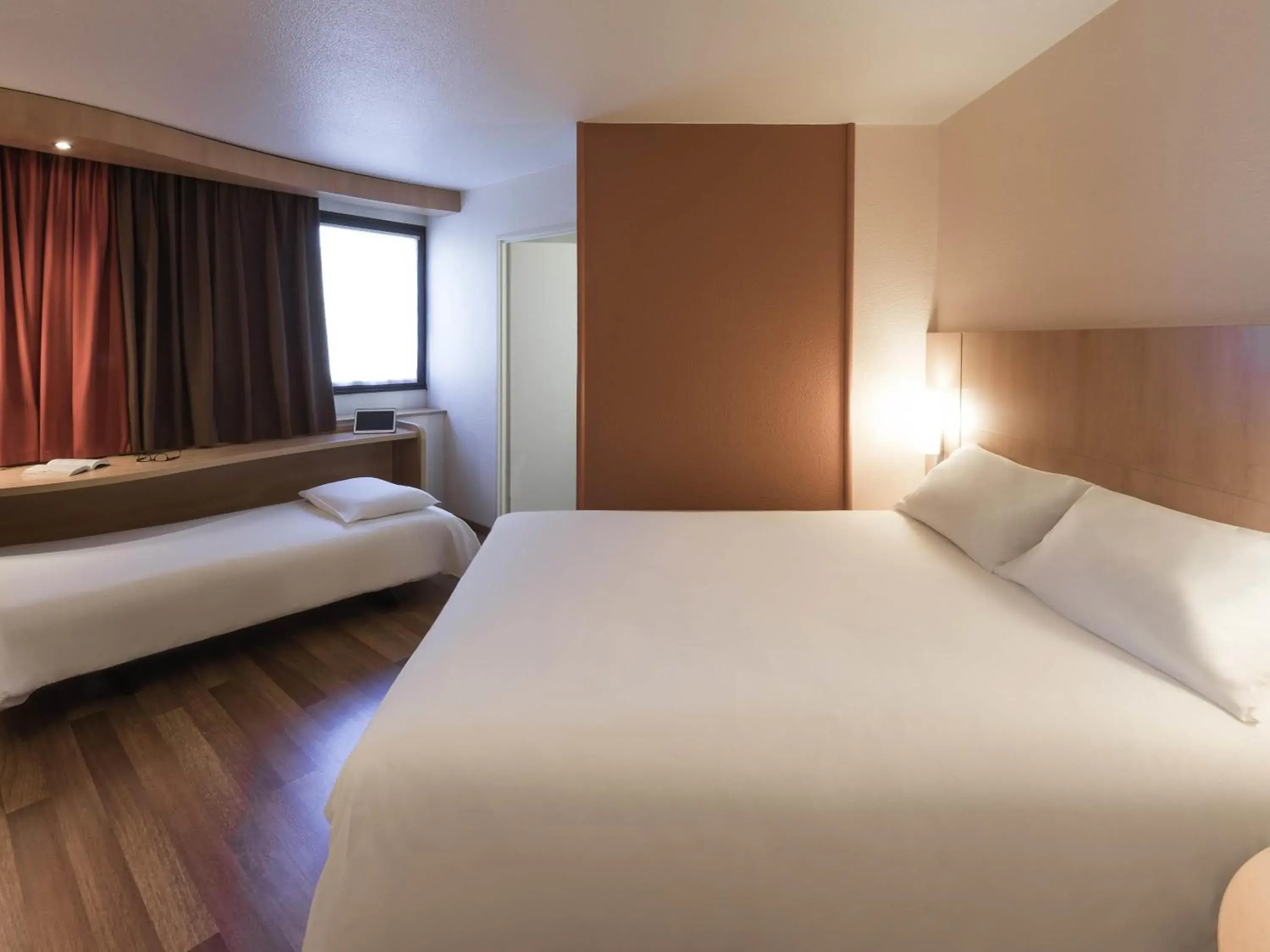 Bedroom, Bed in ibis Angers Centre Chateau Bedroom, Bed in ibis Angers Centre Chateau