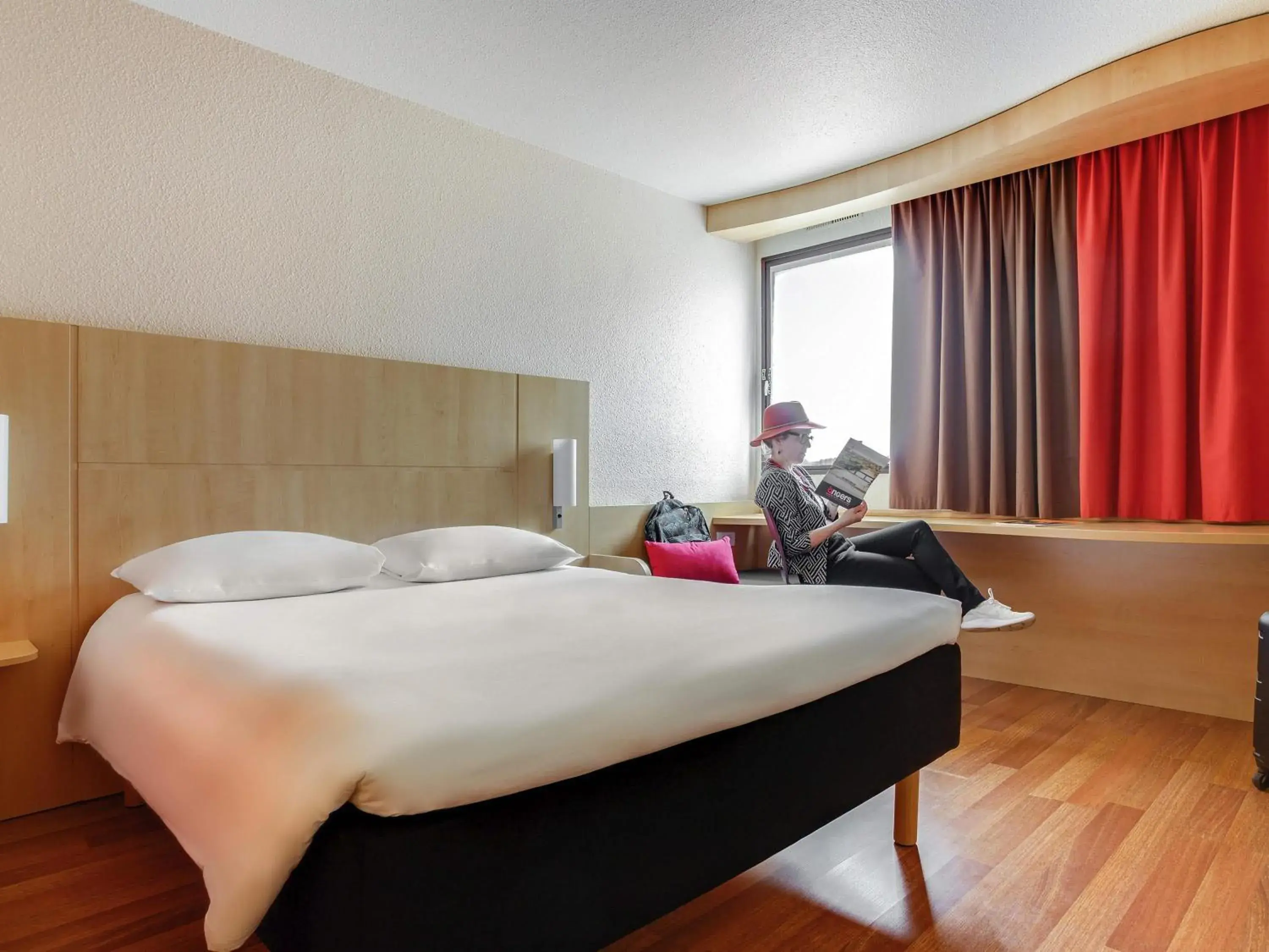 Standard Double Room in ibis Angers Centre Chateau Standard Double Room in ibis Angers Centre Chateau