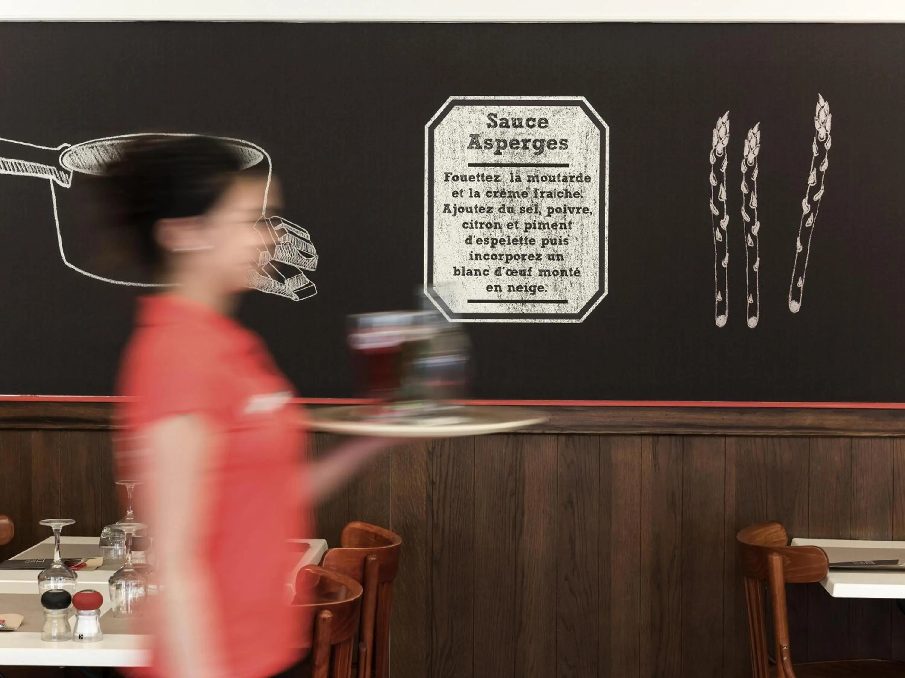 Lounge or bar in ibis Angers Centre Chateau