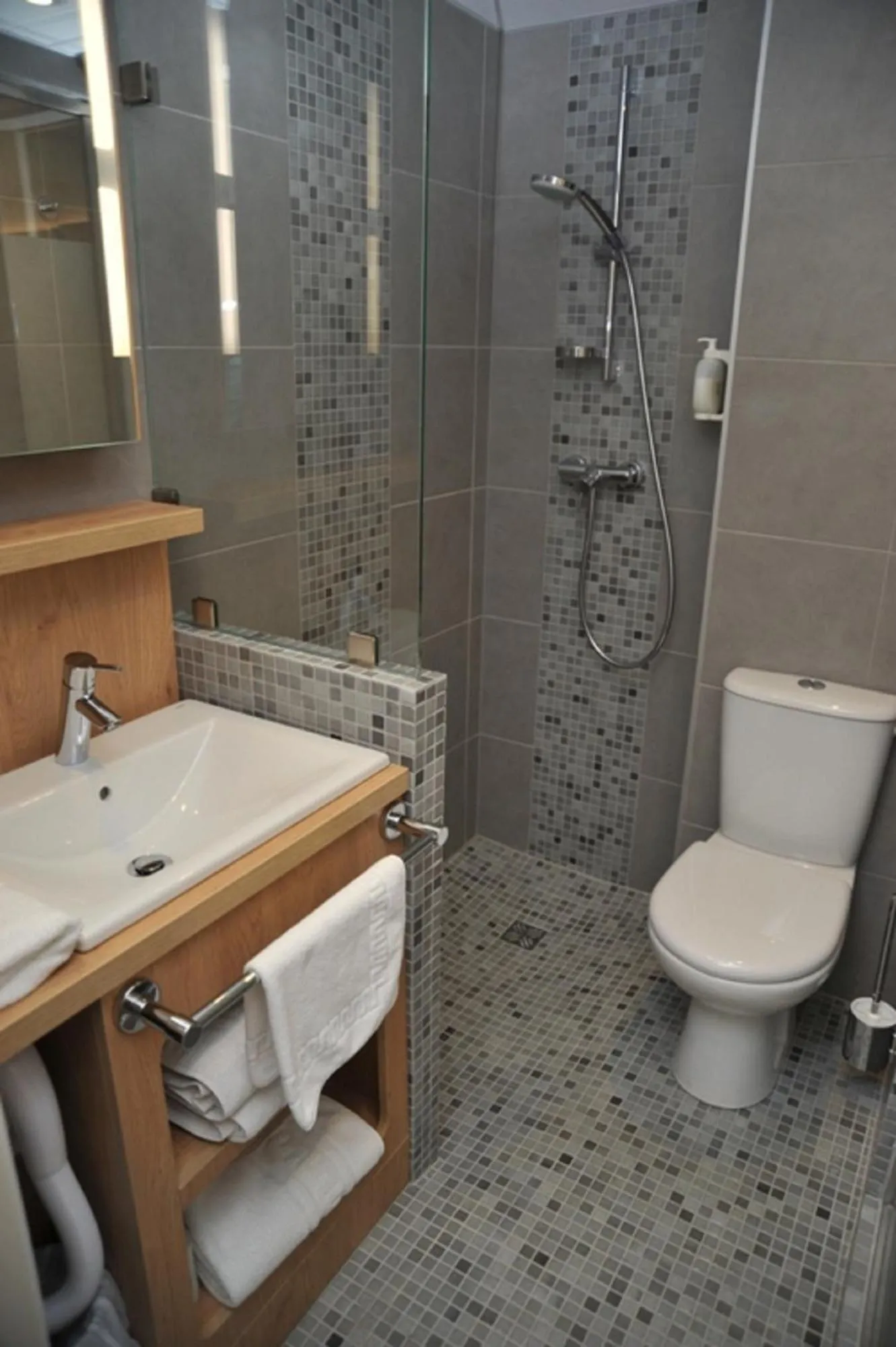 Shower in Hotel Espace Cite